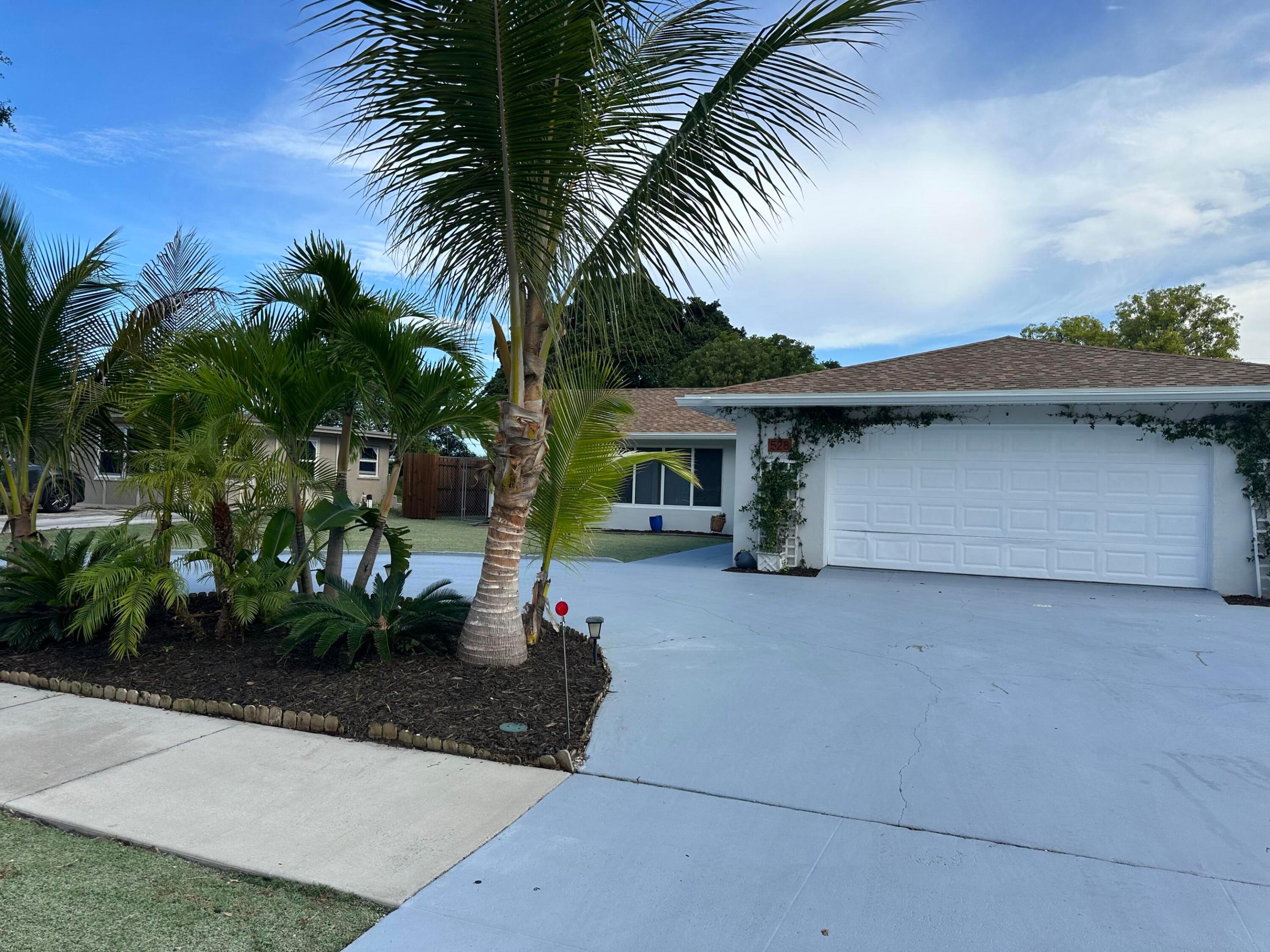 528 Date Palm, Lake Park FL 33403