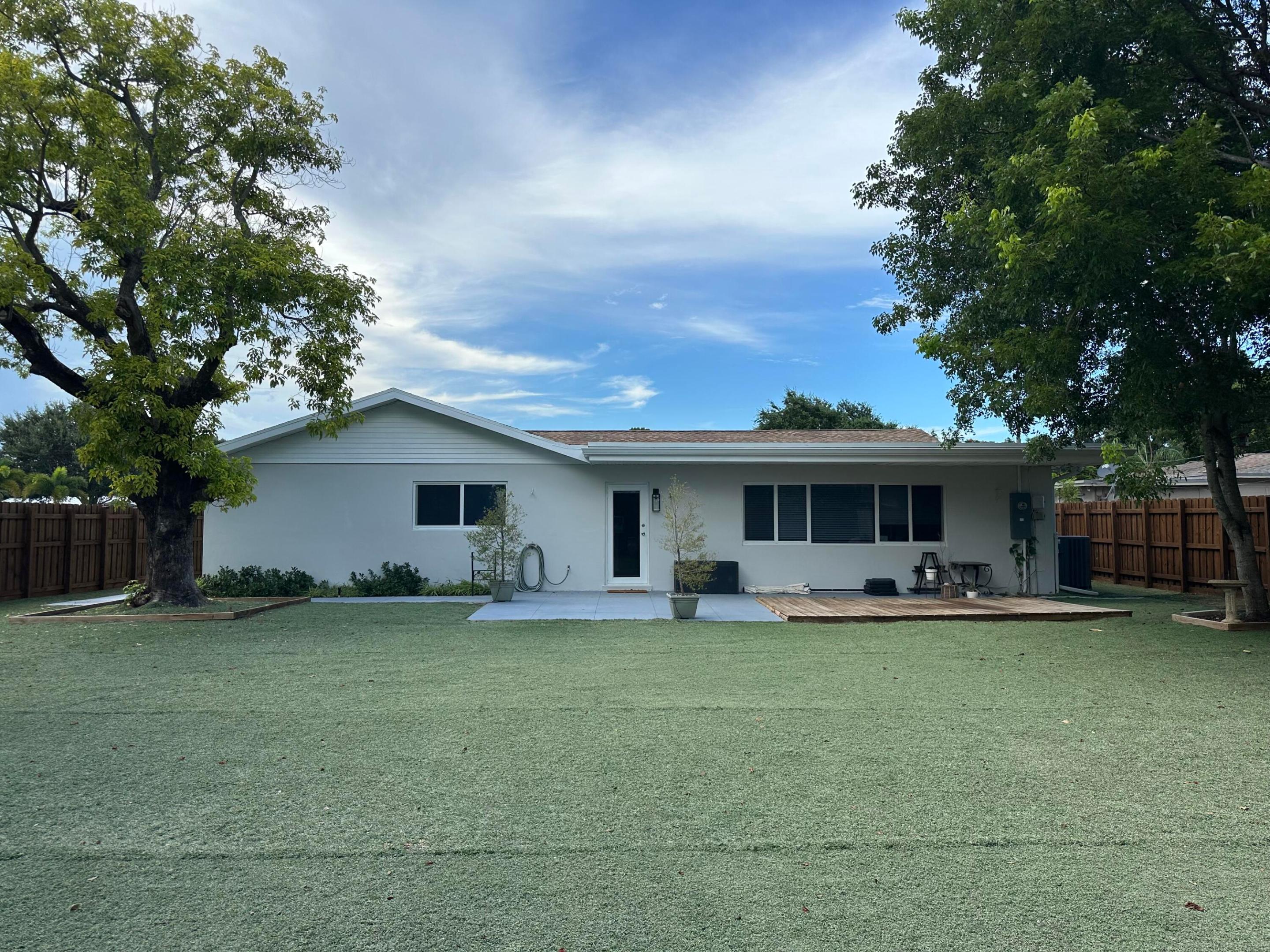 528 Date Palm, Lake Park FL 33403
