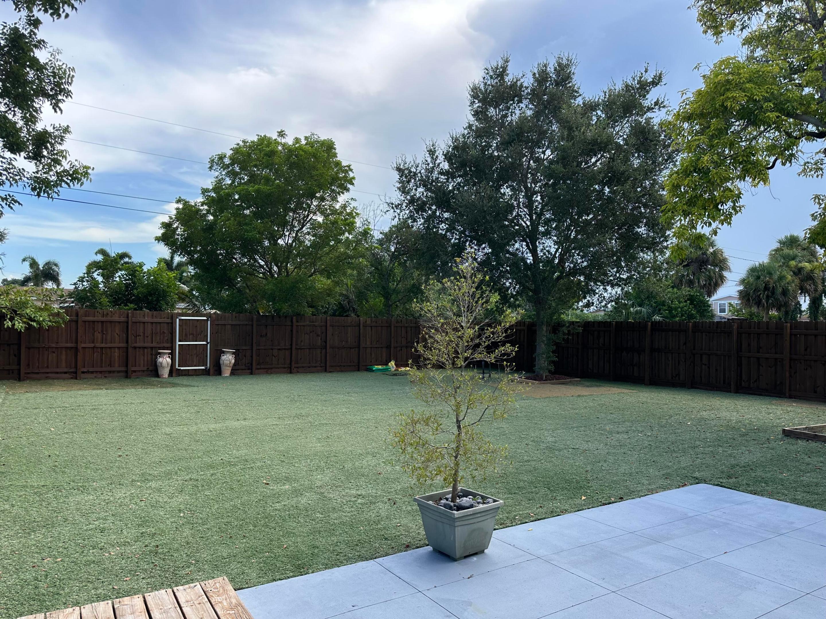 528 Date Palm, Lake Park FL 33403