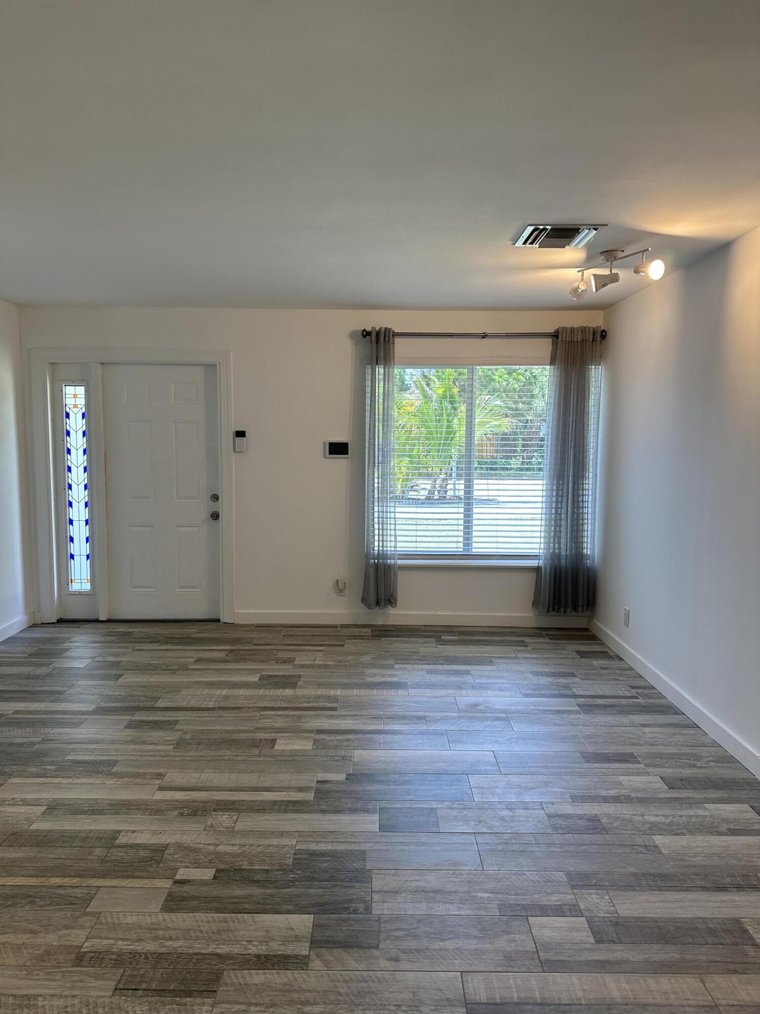 528 Date Palm, Lake Park FL 33403