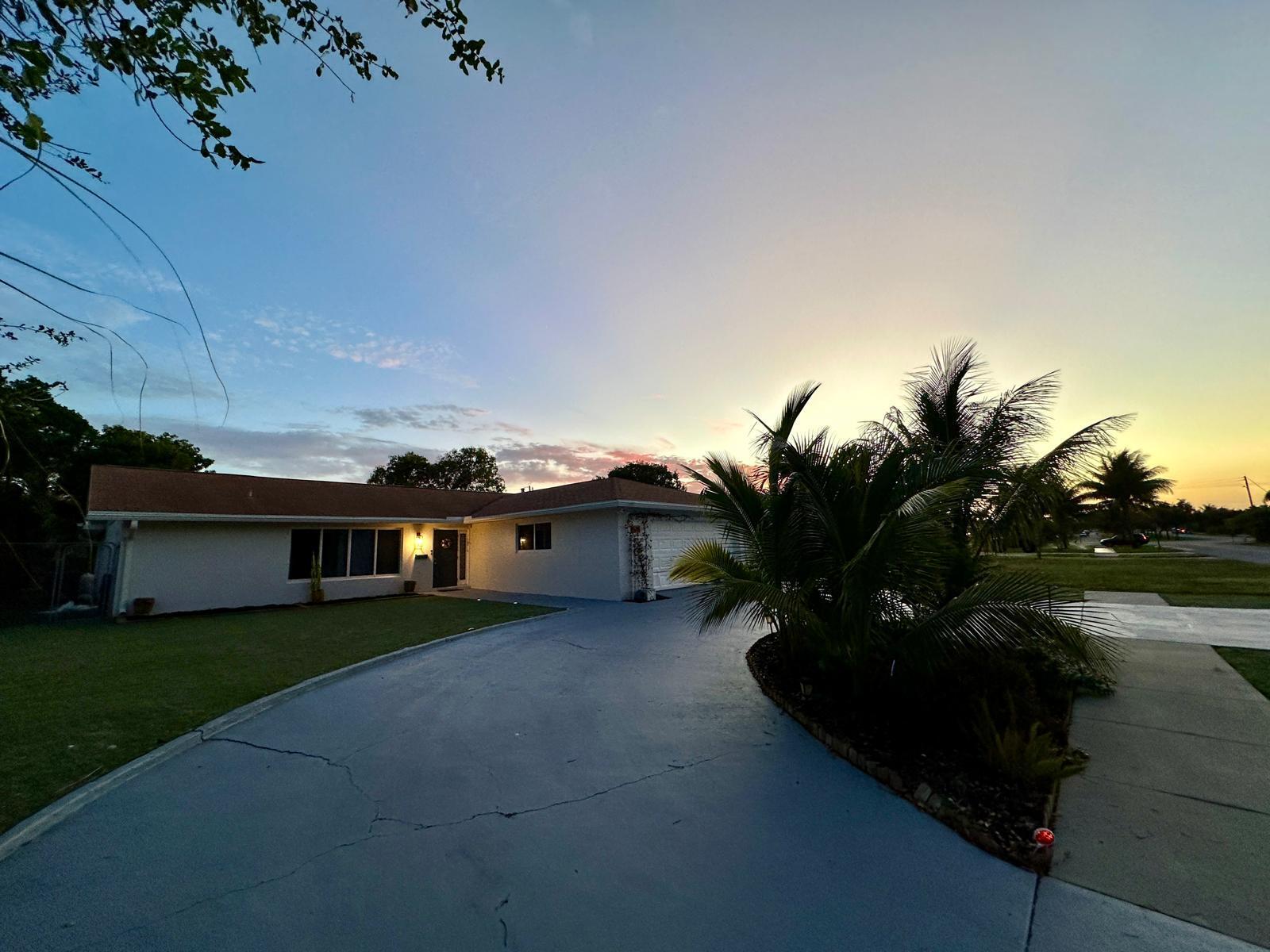 528 Date Palm, Lake Park FL 33403