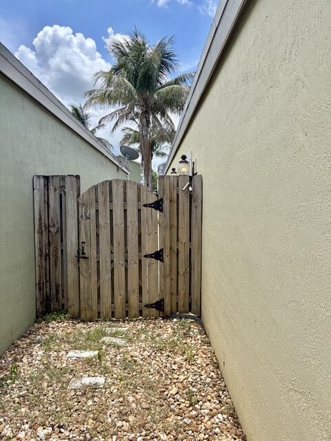 3125 Shelby Way, Palm Springs FL 33461