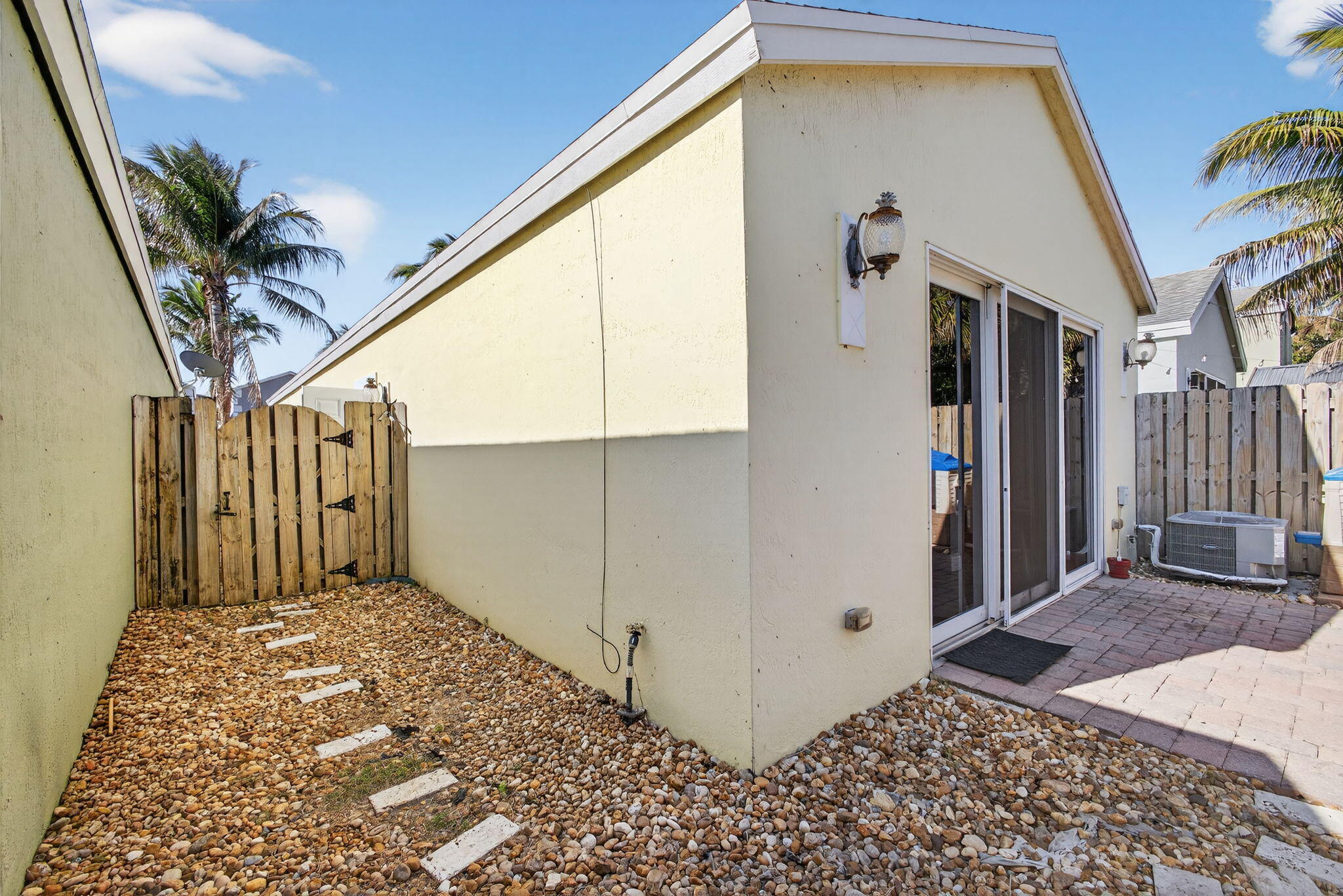 3125 Shelby Way, Palm Springs FL 33461