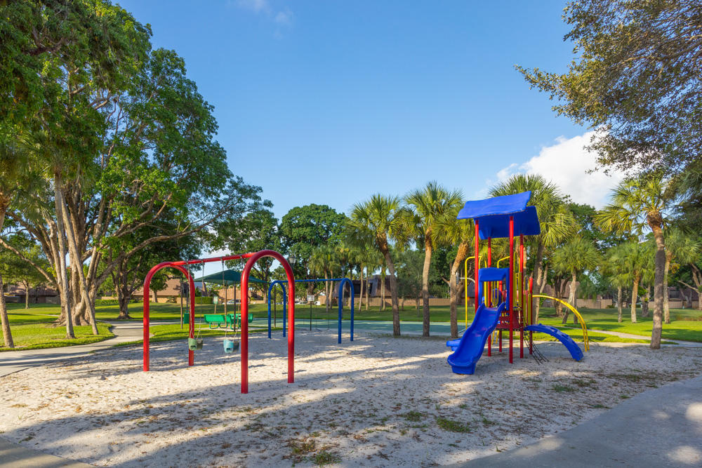818 8th, Palm Beach Gardens FL 33410