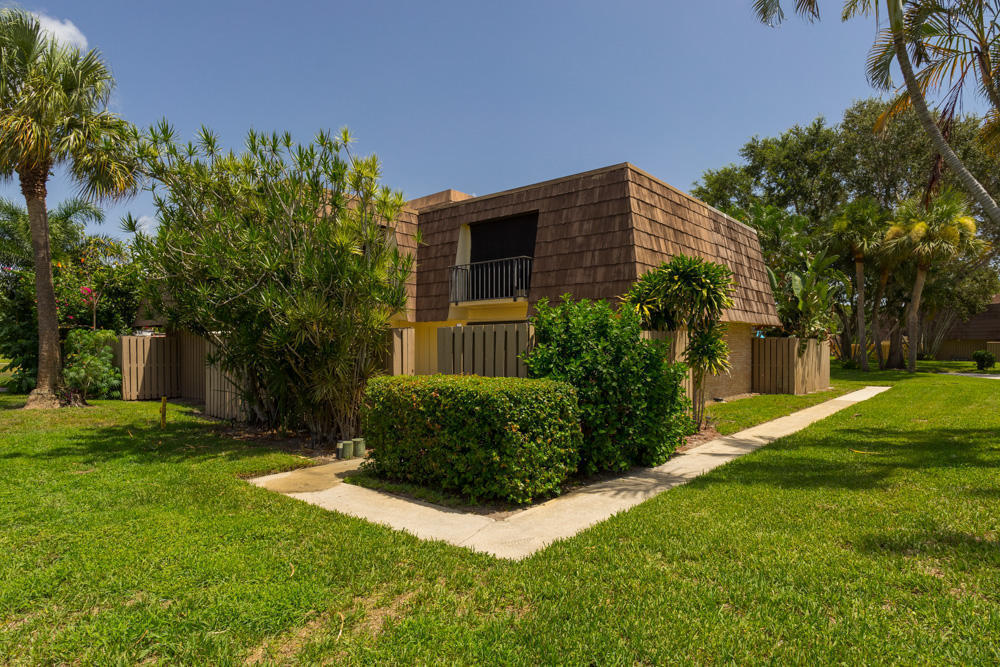 818 8th, Palm Beach Gardens FL 33410