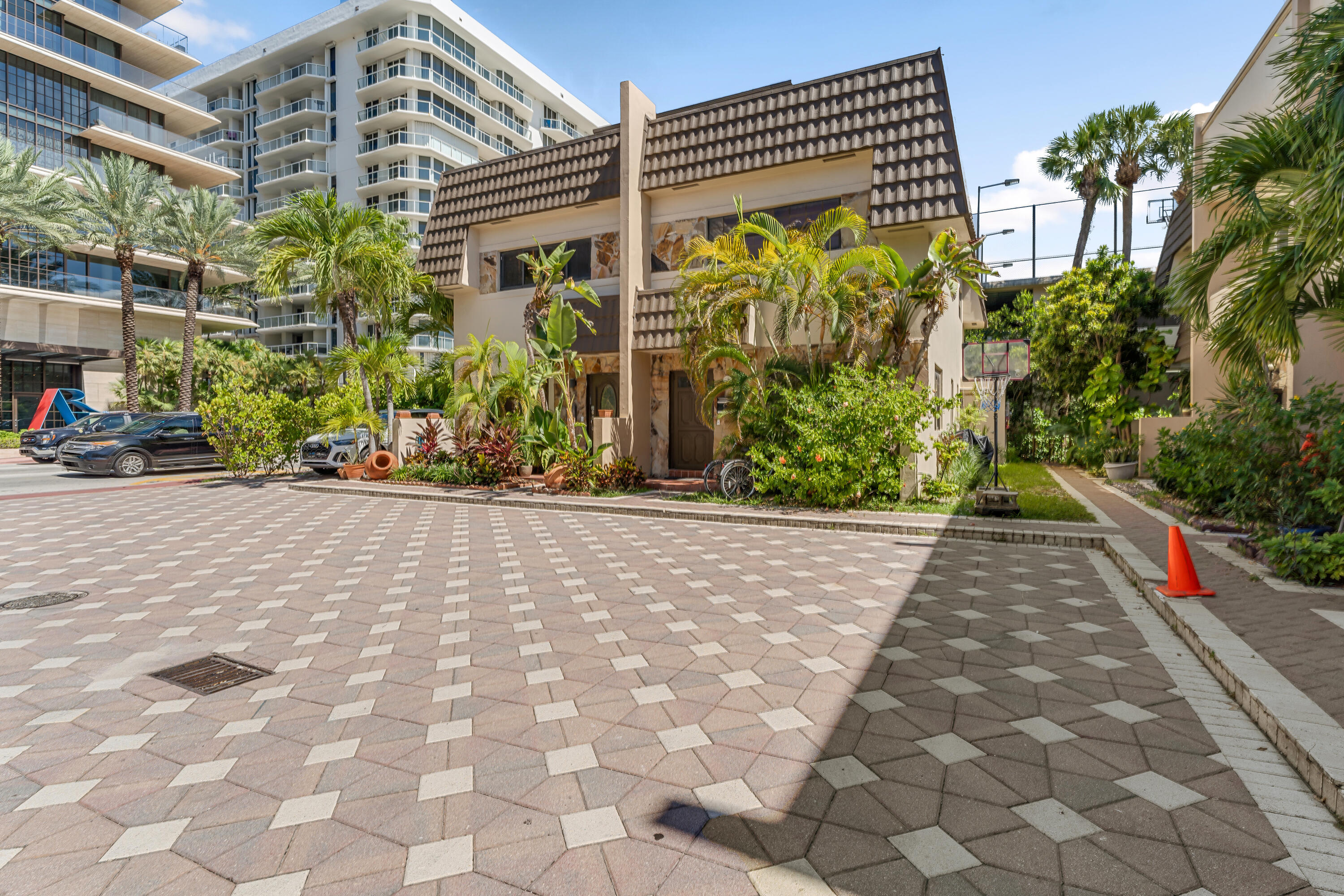 8956 Collins #4, Surfside FL 33154