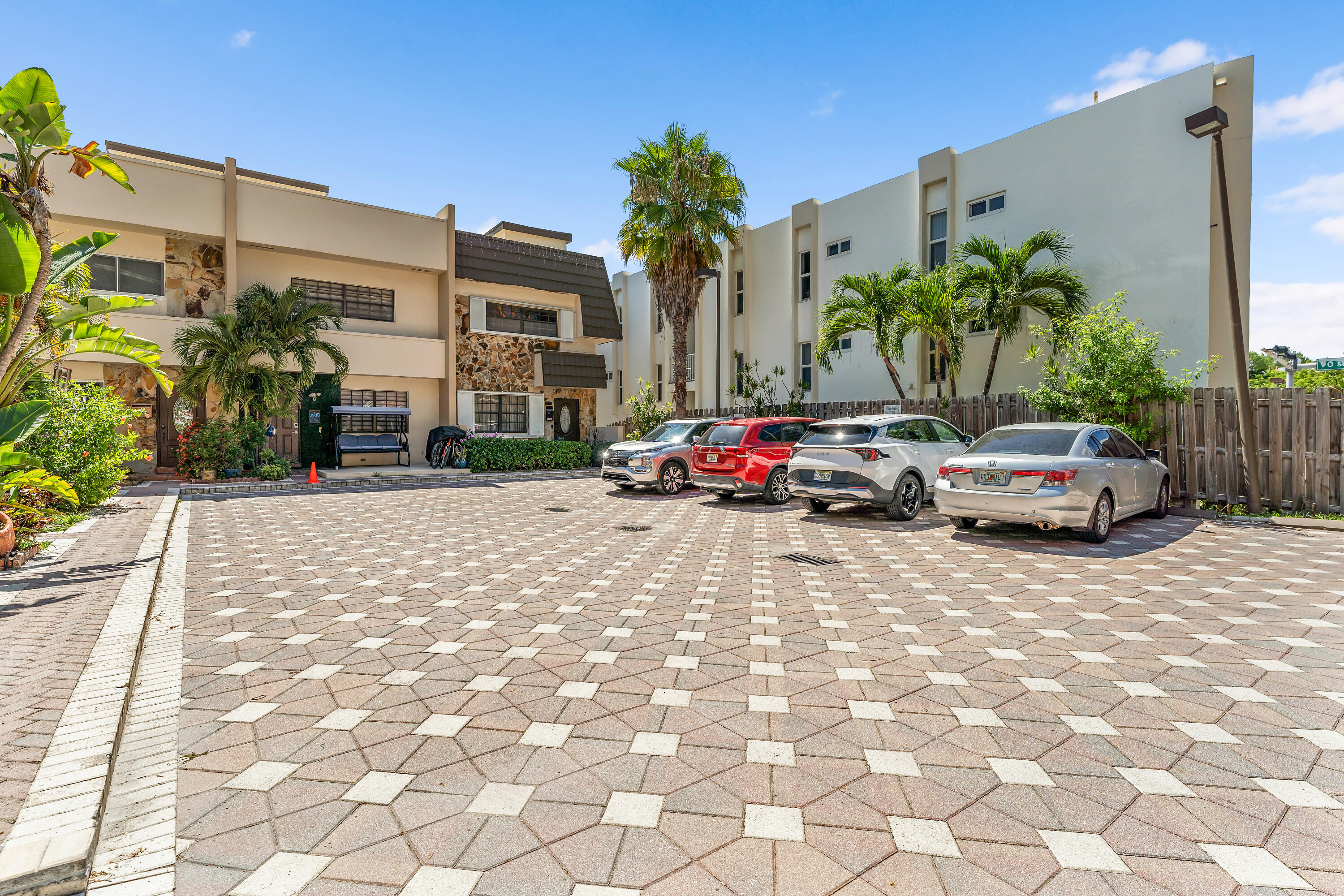 8956 Collins #4, Surfside FL 33154