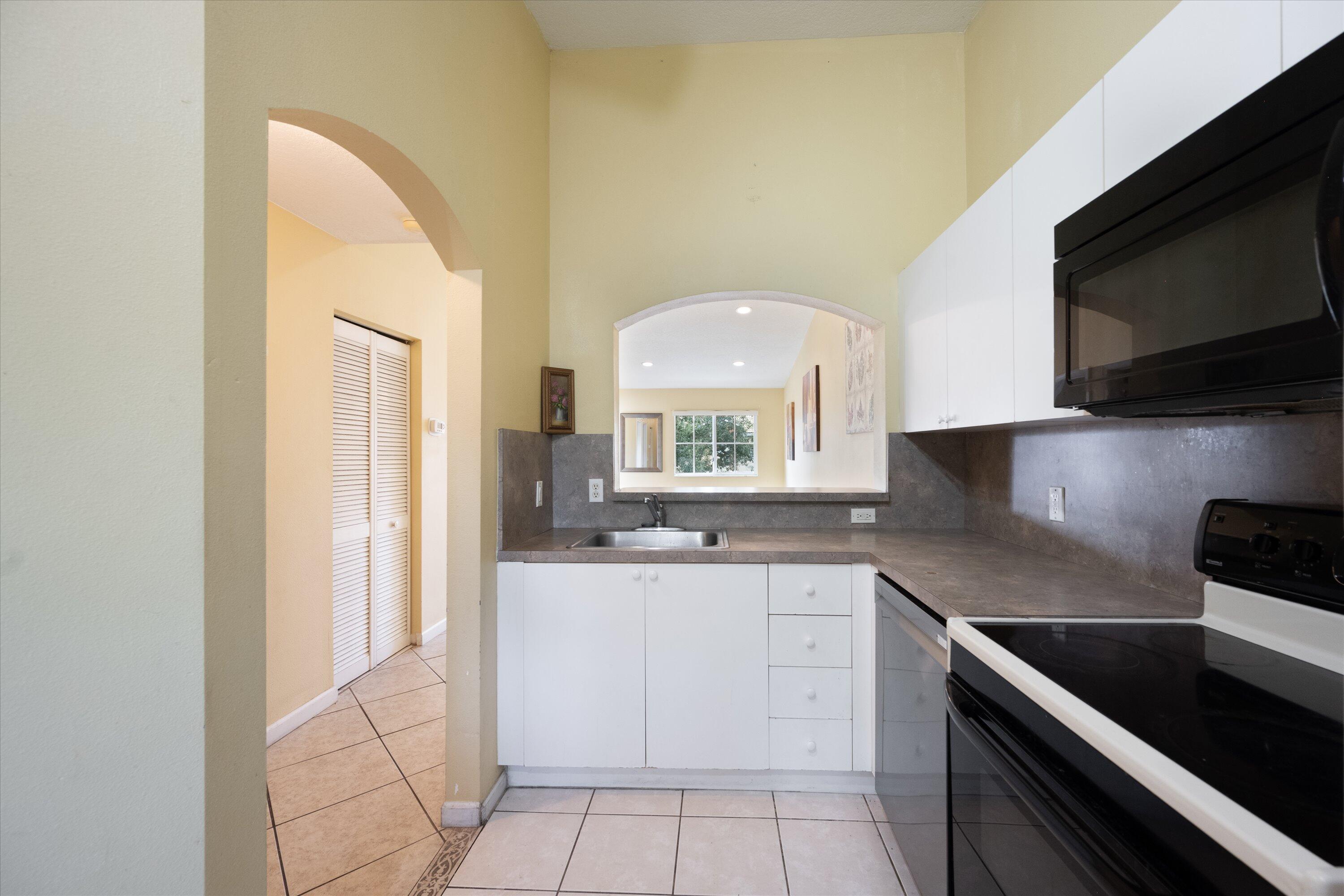 3504 Briar Bay #202, West Palm Beach FL 33411
