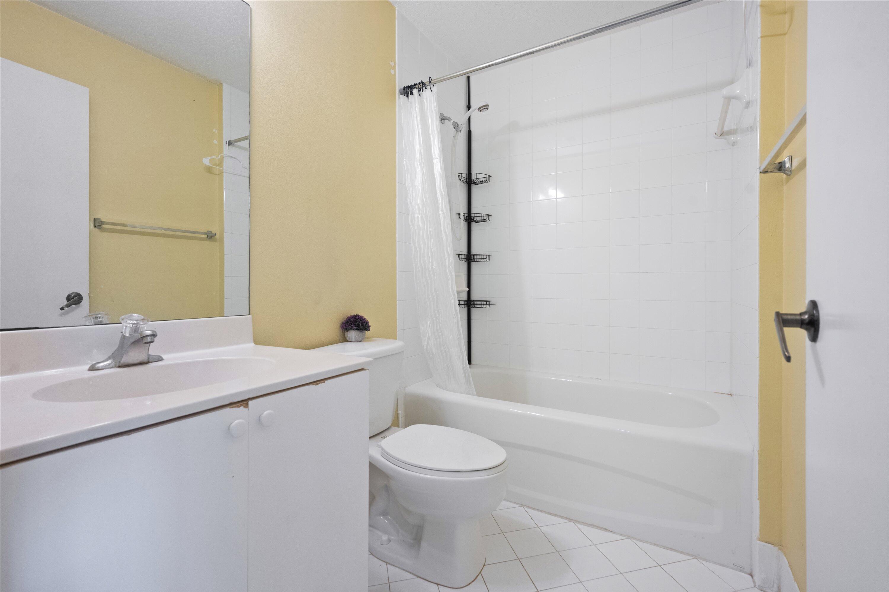3504 Briar Bay #202, West Palm Beach FL 33411
