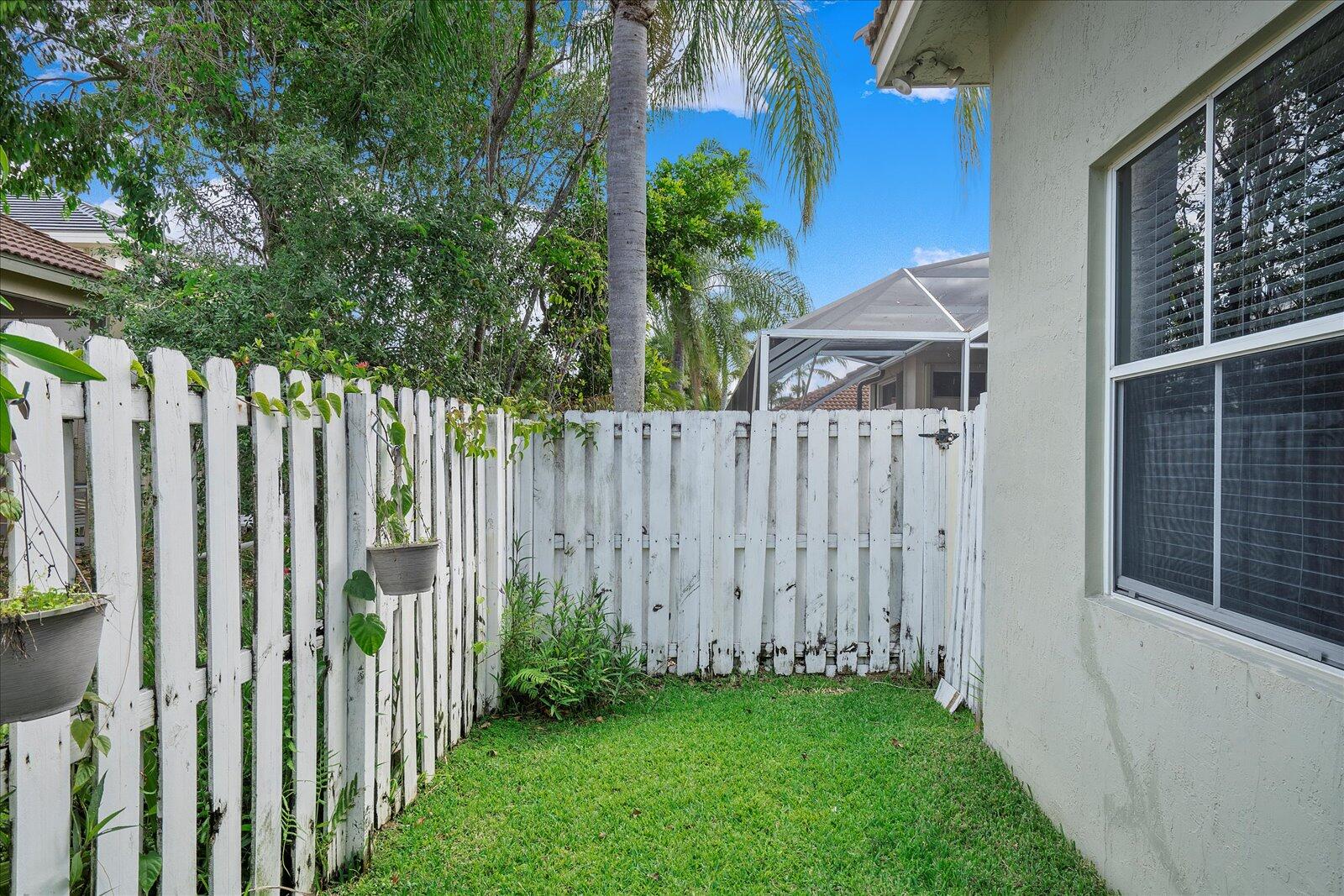 970 Greenwood, Weston FL 33327