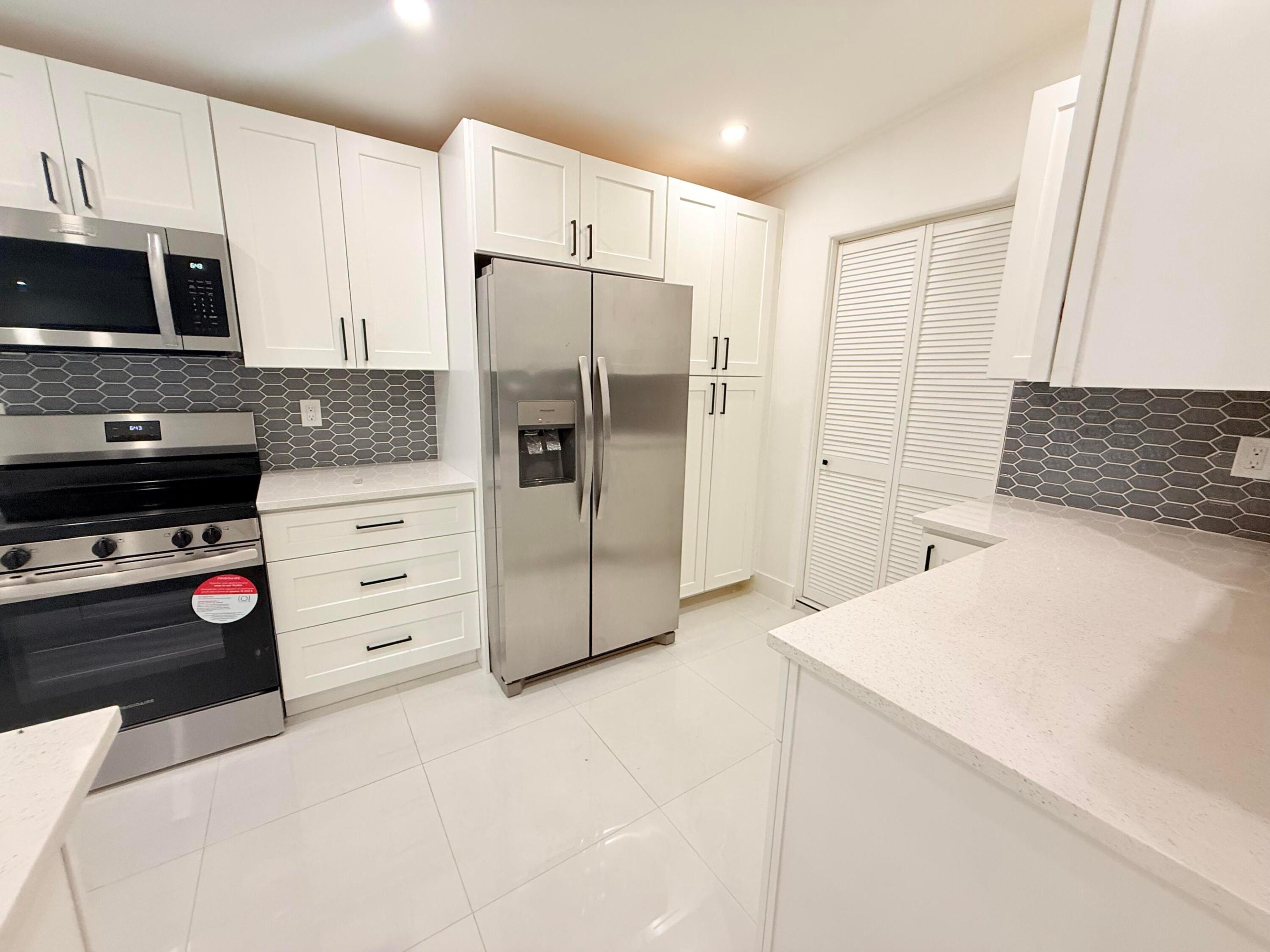 345 Pinehurst, Palm Springs FL 33461