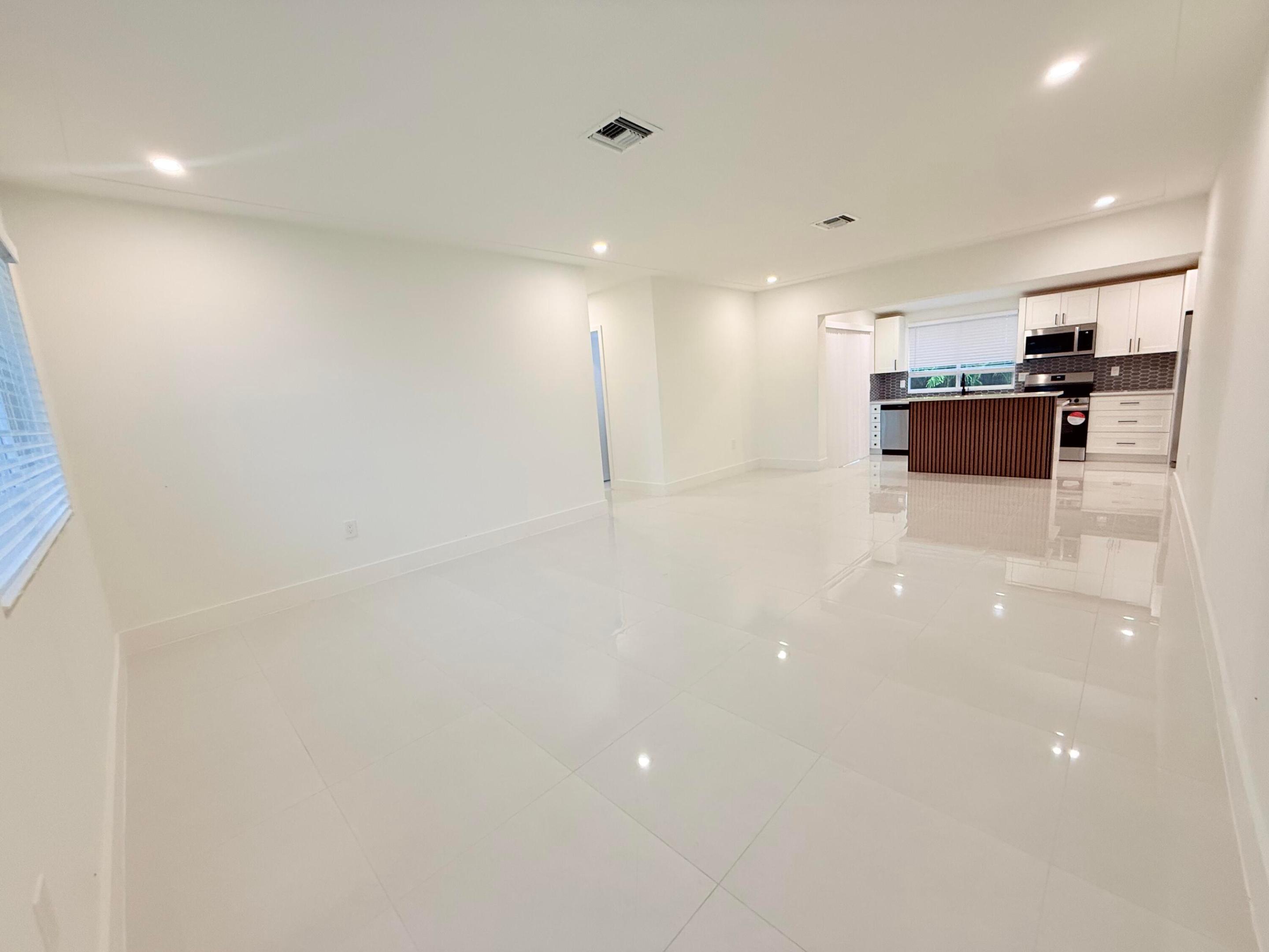 345 Pinehurst, Palm Springs FL 33461