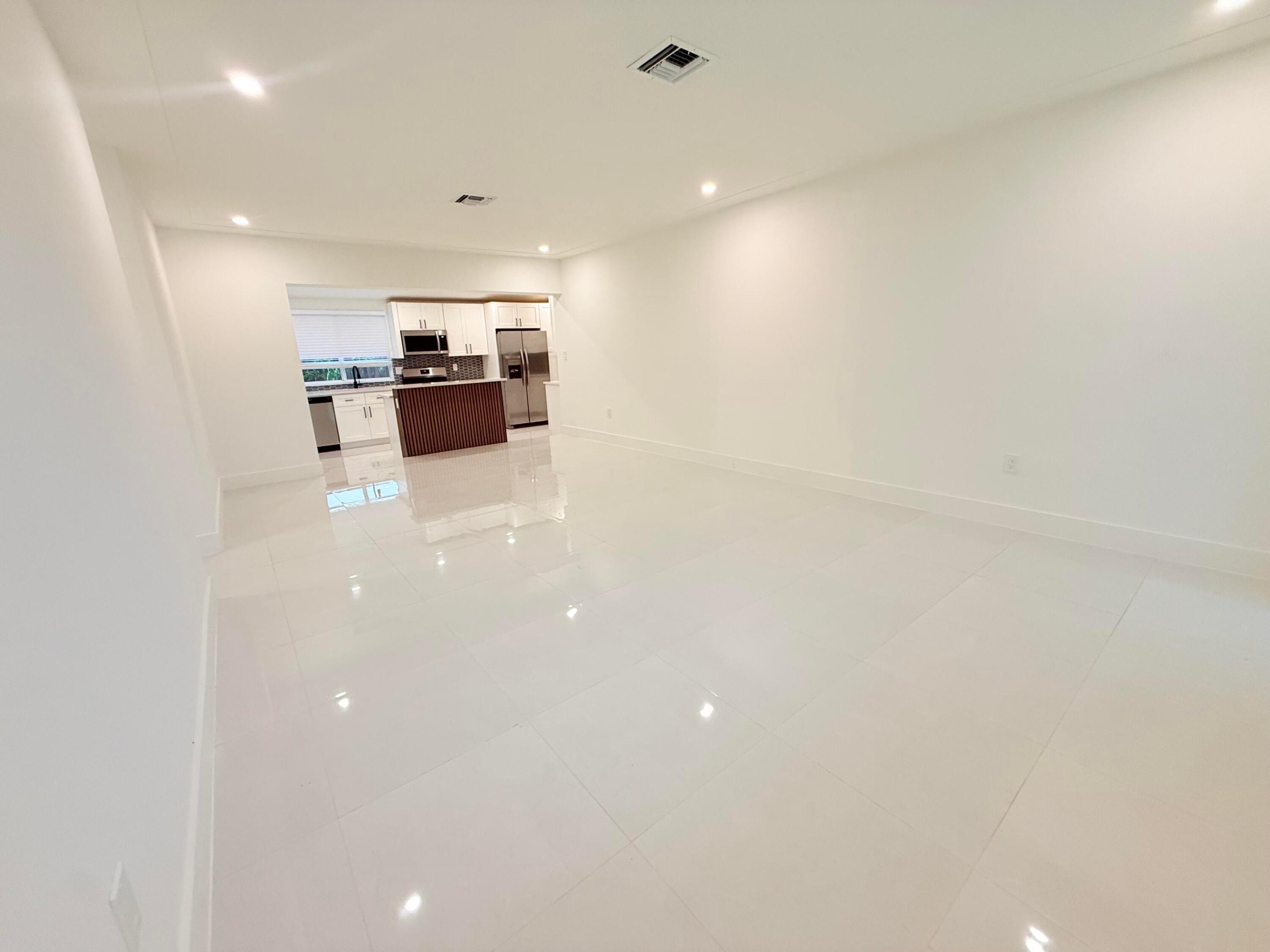 345 Pinehurst, Palm Springs FL 33461