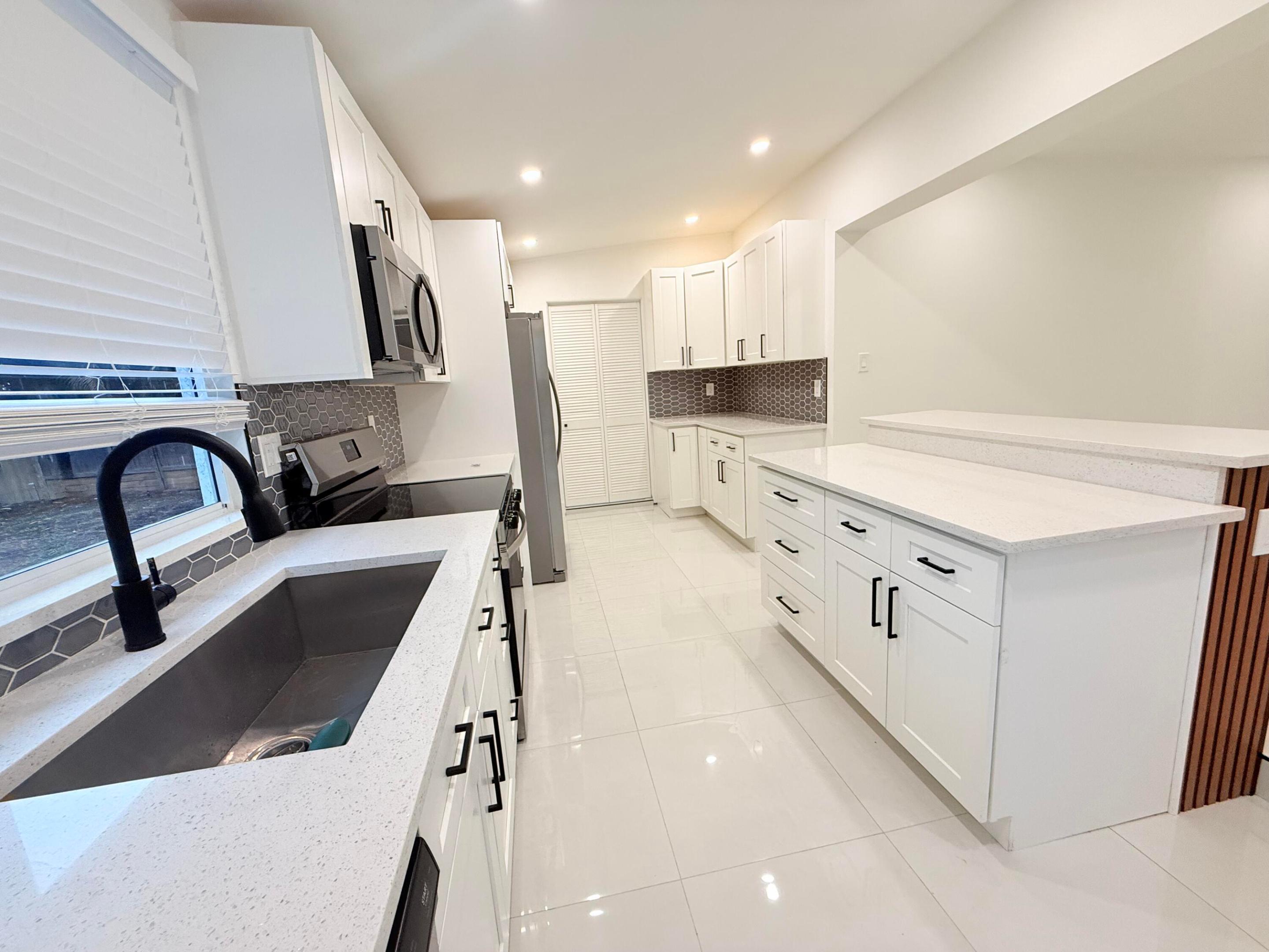 345 Pinehurst, Palm Springs FL 33461