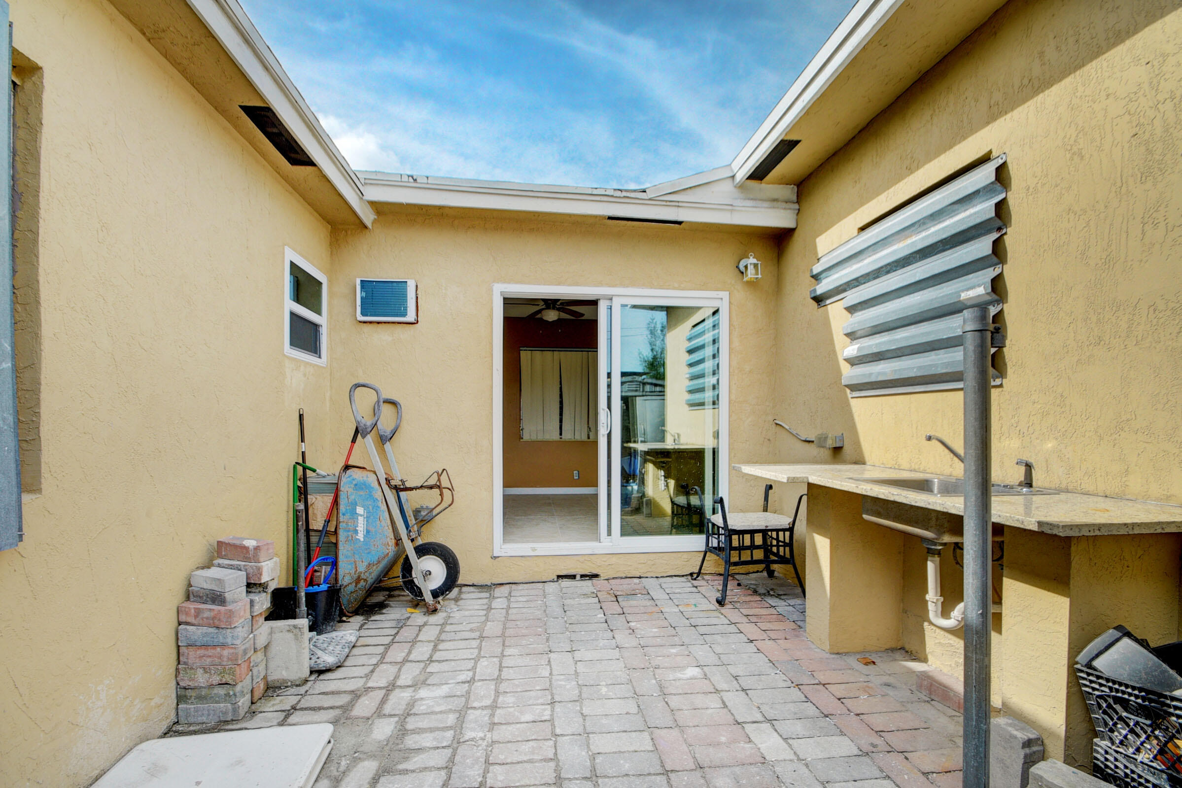 511 Minnesota, Lantana FL 33462
