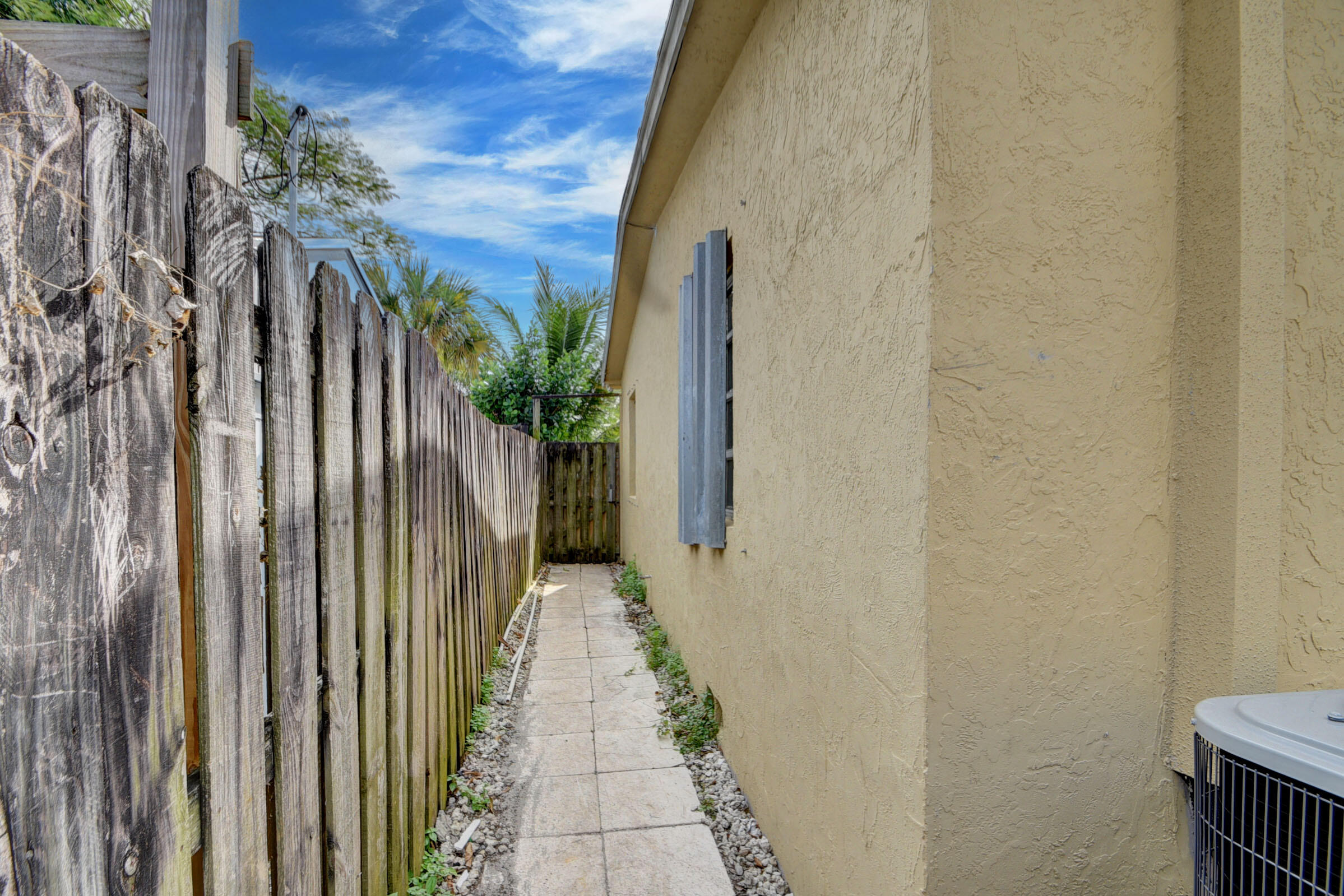 511 Minnesota, Lantana FL 33462