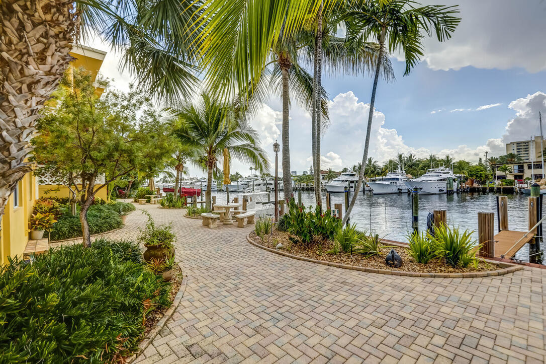 815 Middle River #106, Fort Lauderdale FL 33304