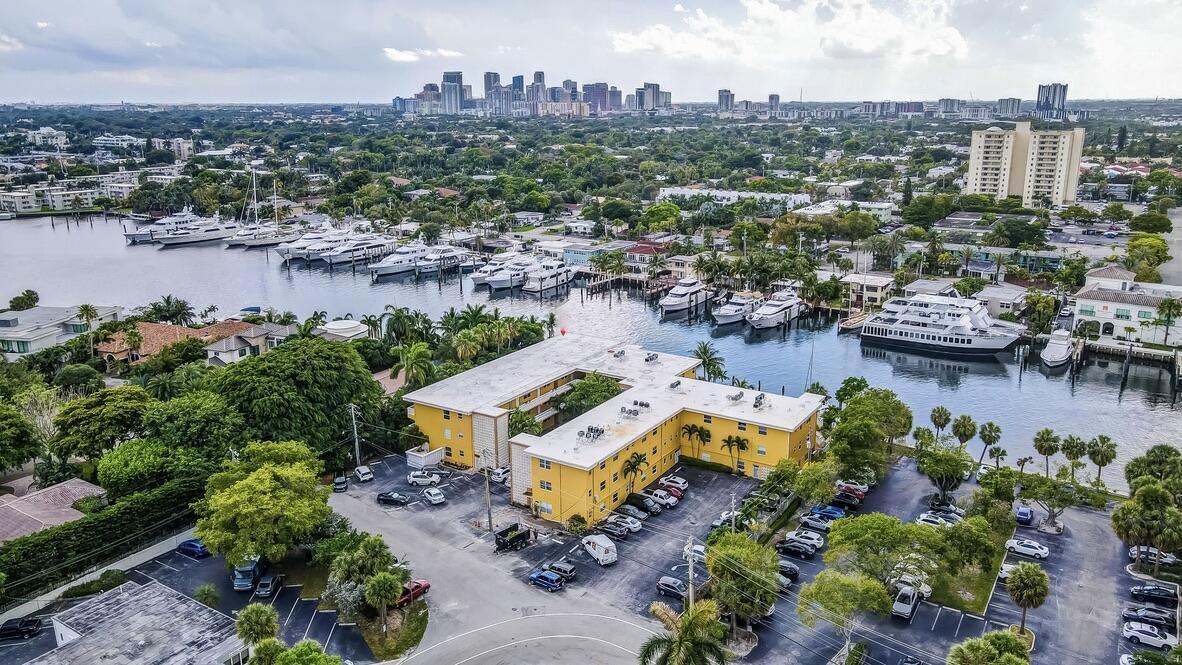 815 Middle River #106, Fort Lauderdale FL 33304