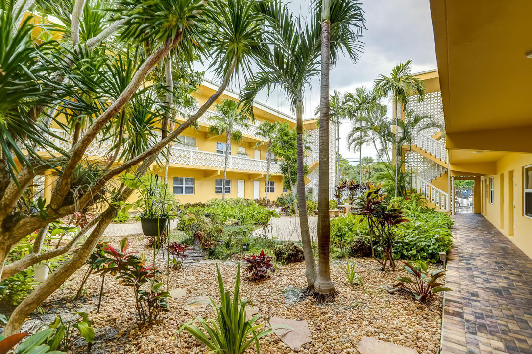 815 Middle River #106, Fort Lauderdale FL 33304