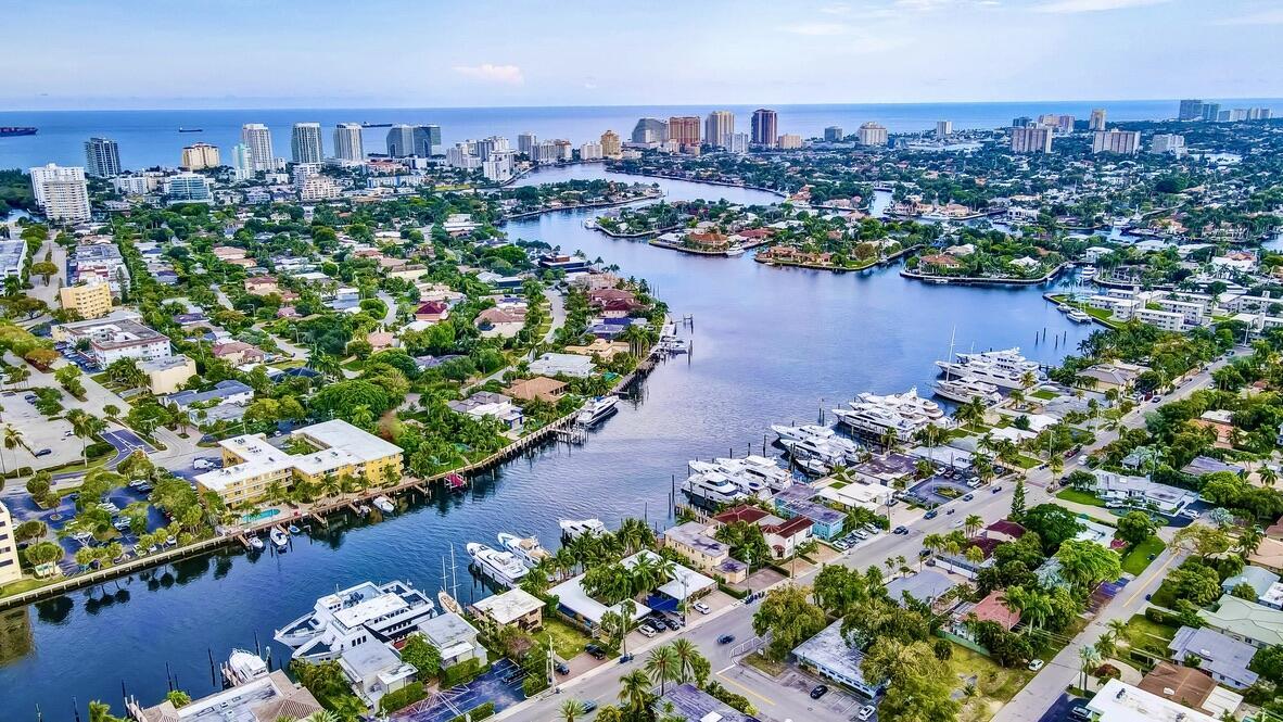815 Middle River #106, Fort Lauderdale FL 33304