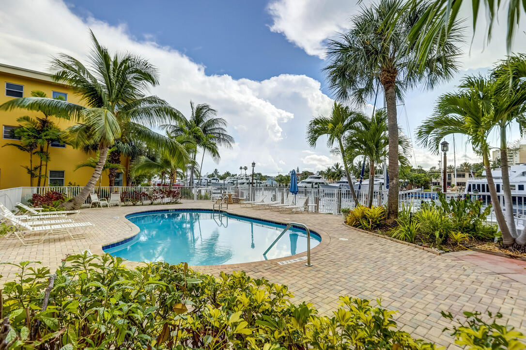 815 Middle River #106, Fort Lauderdale FL 33304