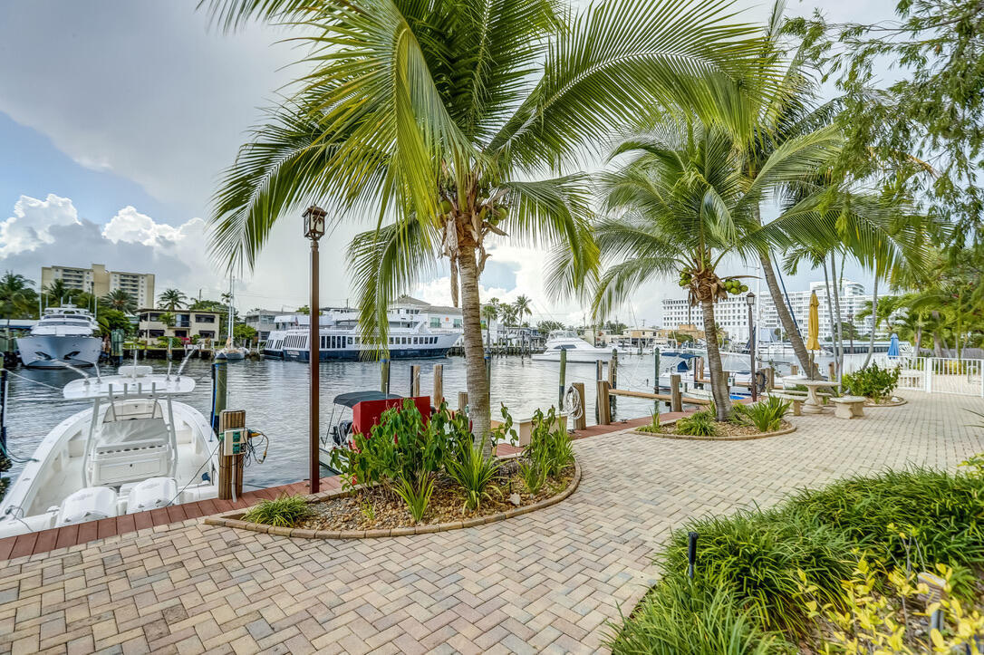 815 Middle River #106, Fort Lauderdale FL 33304