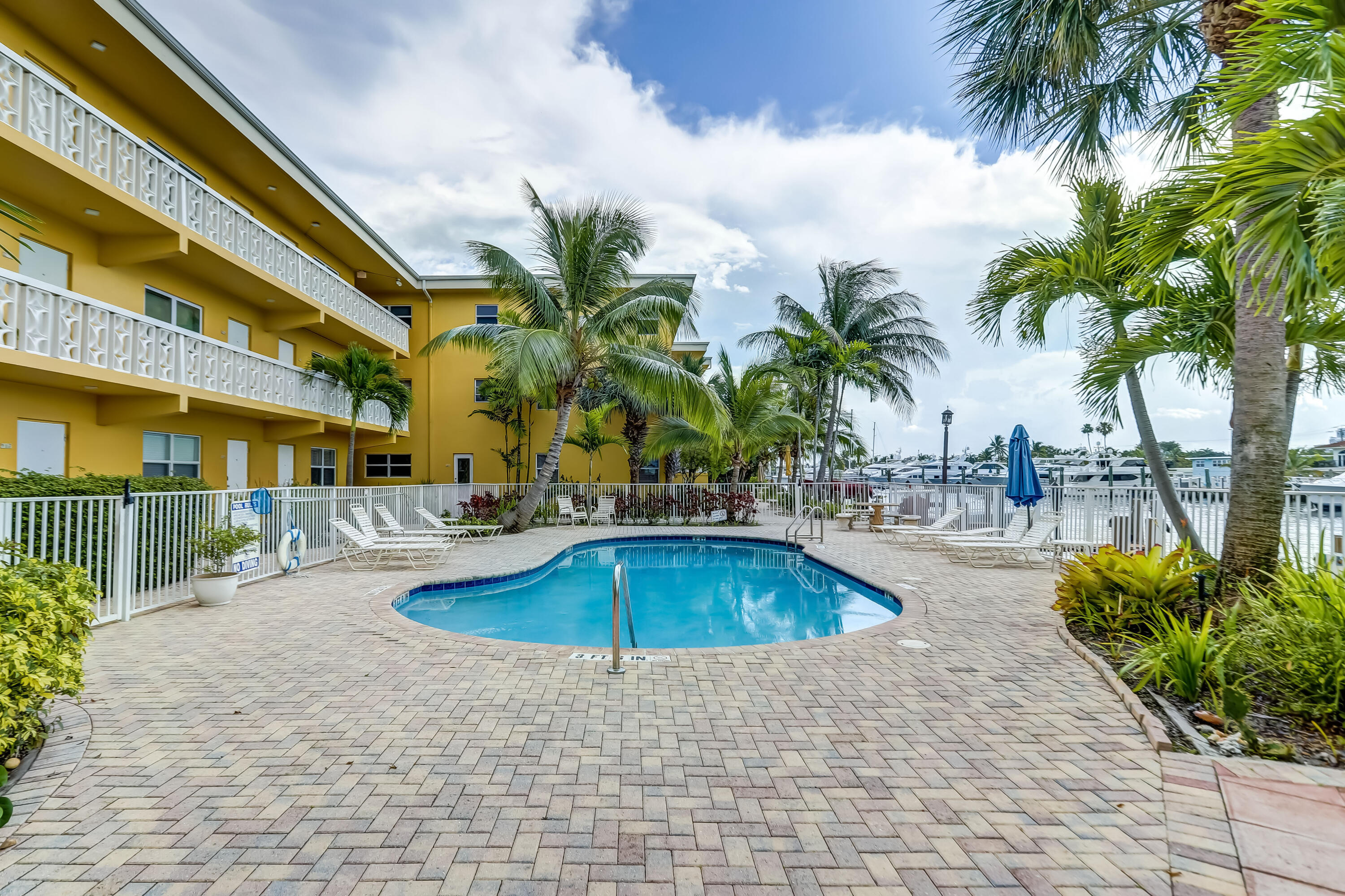 815 Middle River #106, Fort Lauderdale FL 33304
