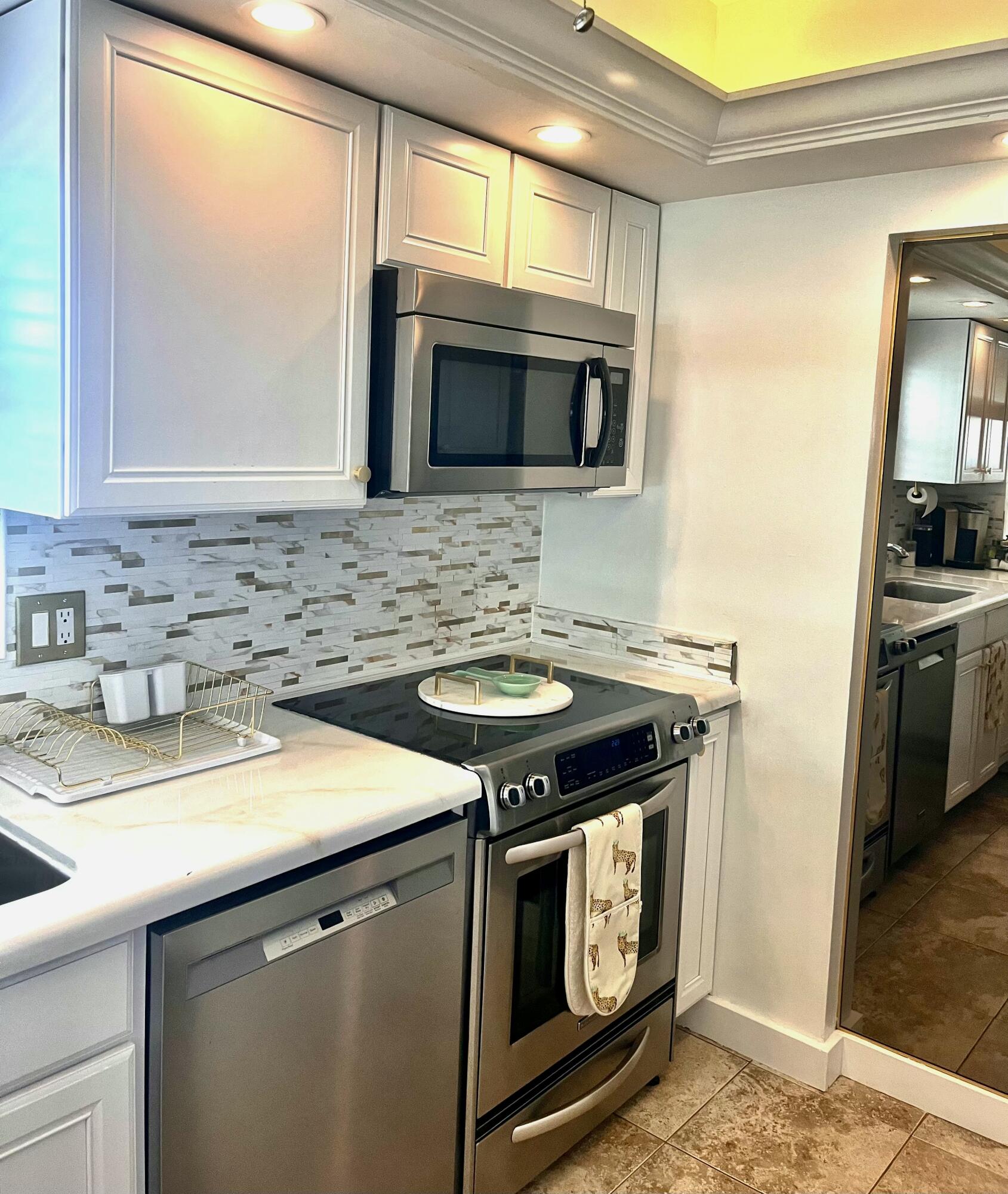 815 Middle River #106, Fort Lauderdale FL 33304