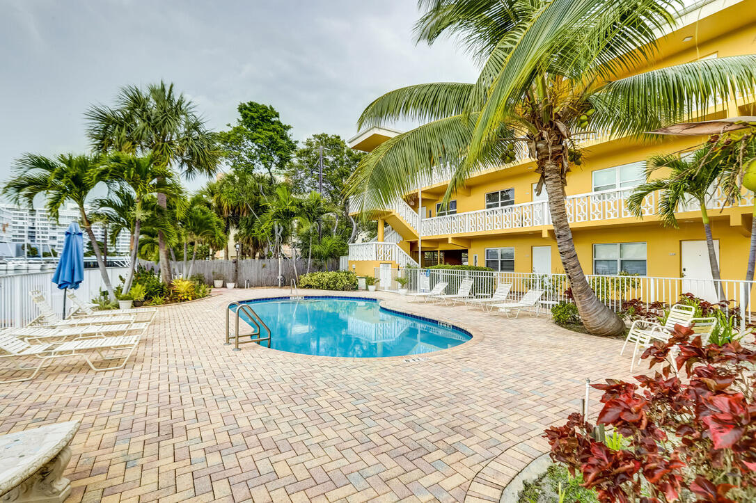 815 Middle River #106, Fort Lauderdale FL 33304