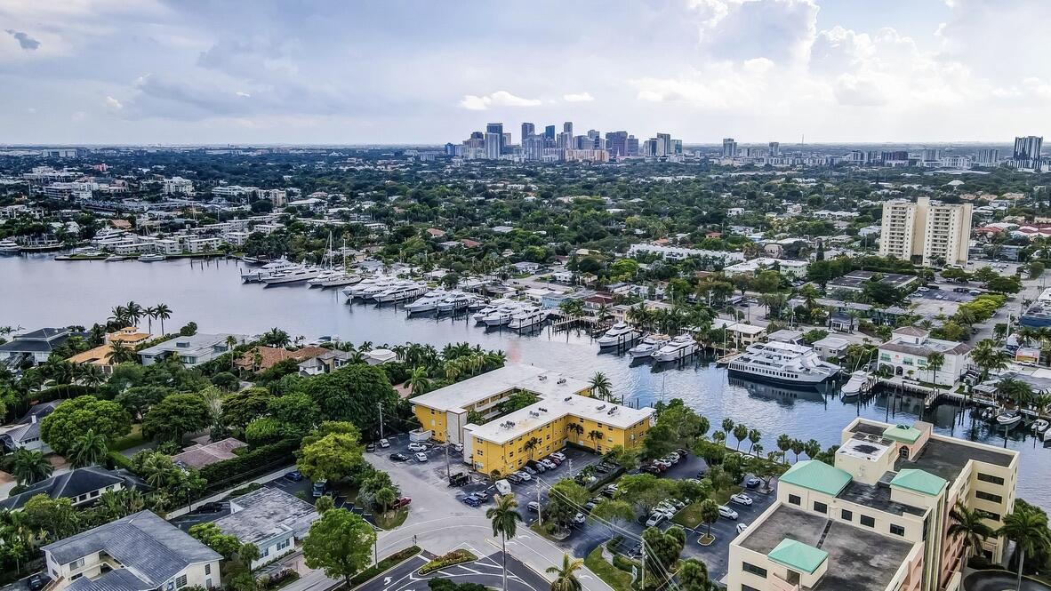 815 Middle River #106, Fort Lauderdale FL 33304