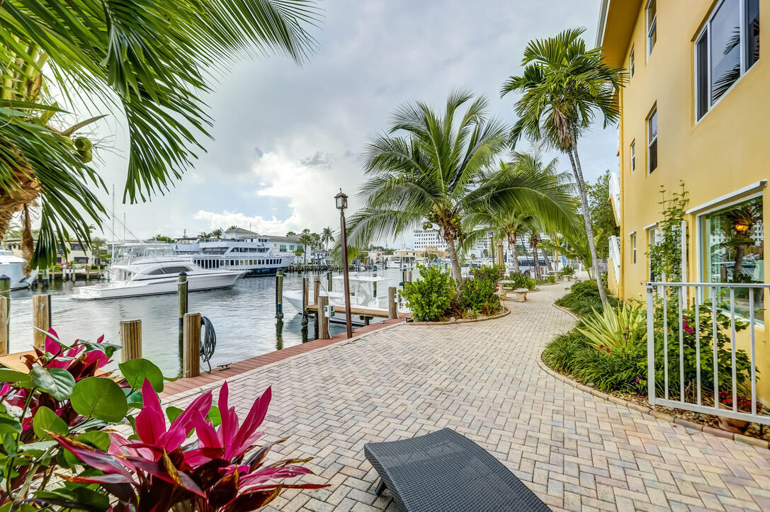 815 Middle River #106, Fort Lauderdale FL 33304
