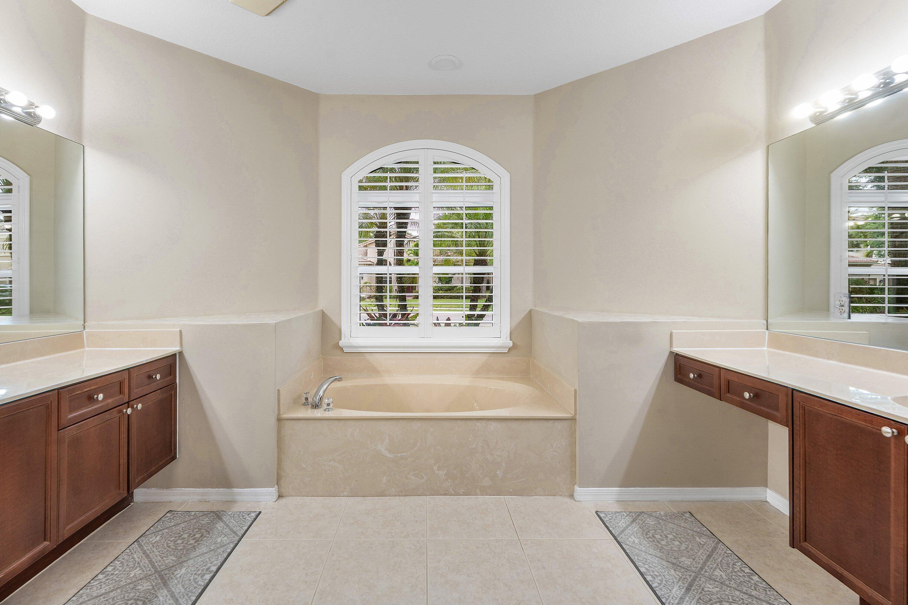 1853 Palisades, West Palm Beach FL 33411