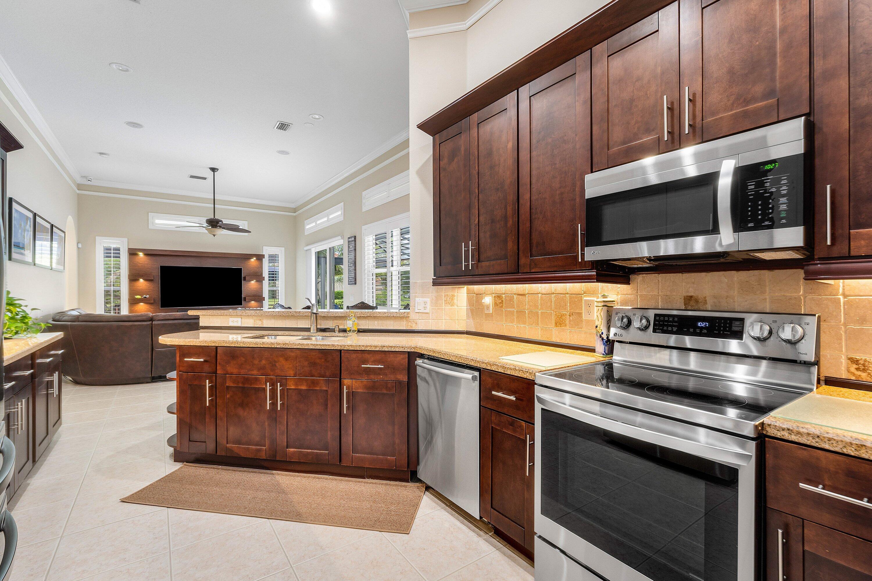 1853 Palisades, West Palm Beach FL 33411