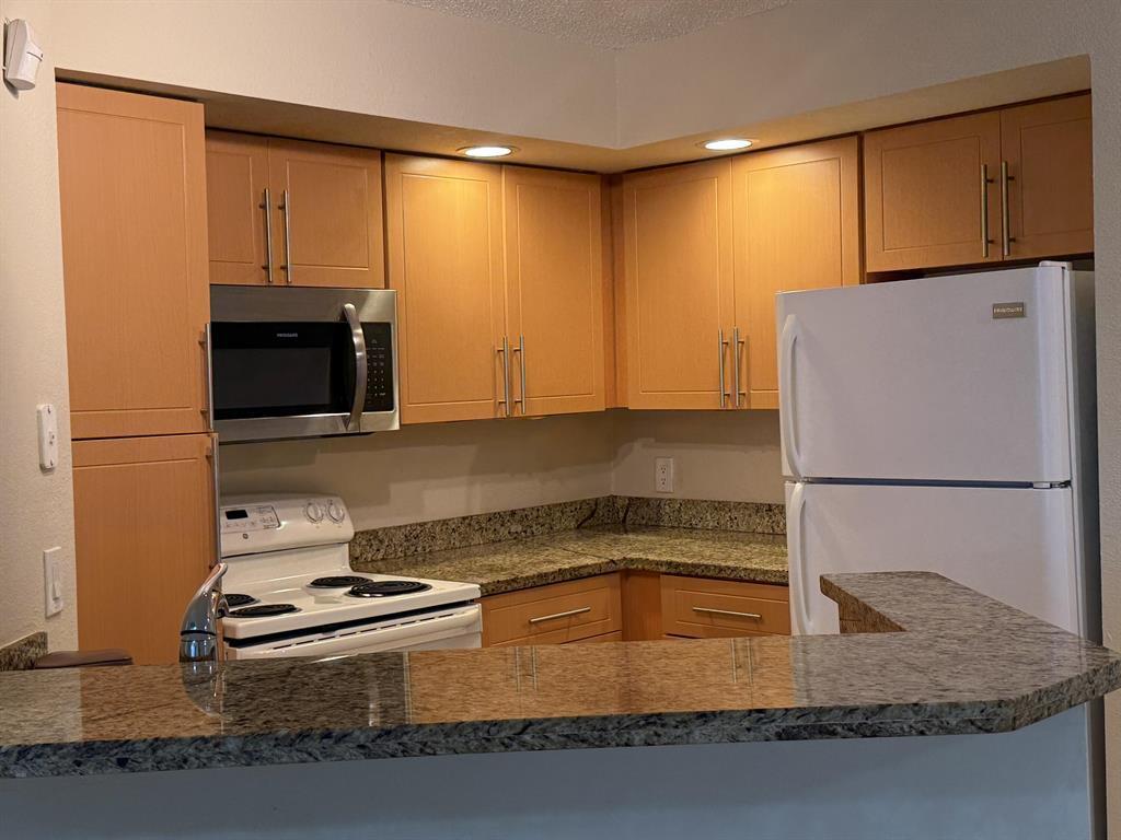 3390 Pinewalk #1012, Margate FL 33063