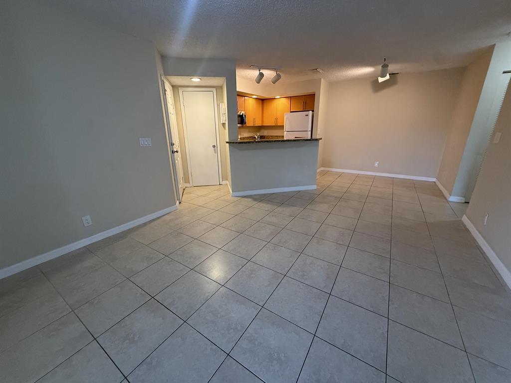 3390 Pinewalk #1012, Margate FL 33063