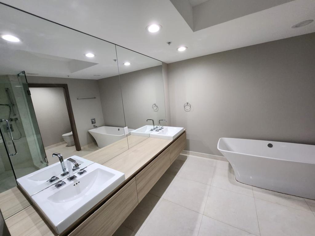 17301 Biscayne #1202, North Miami Beach FL 33160