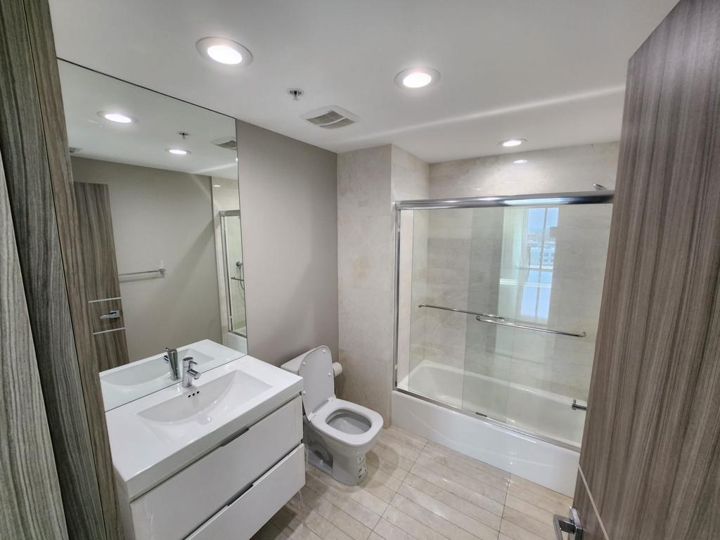 17301 Biscayne #1202, North Miami Beach FL 33160