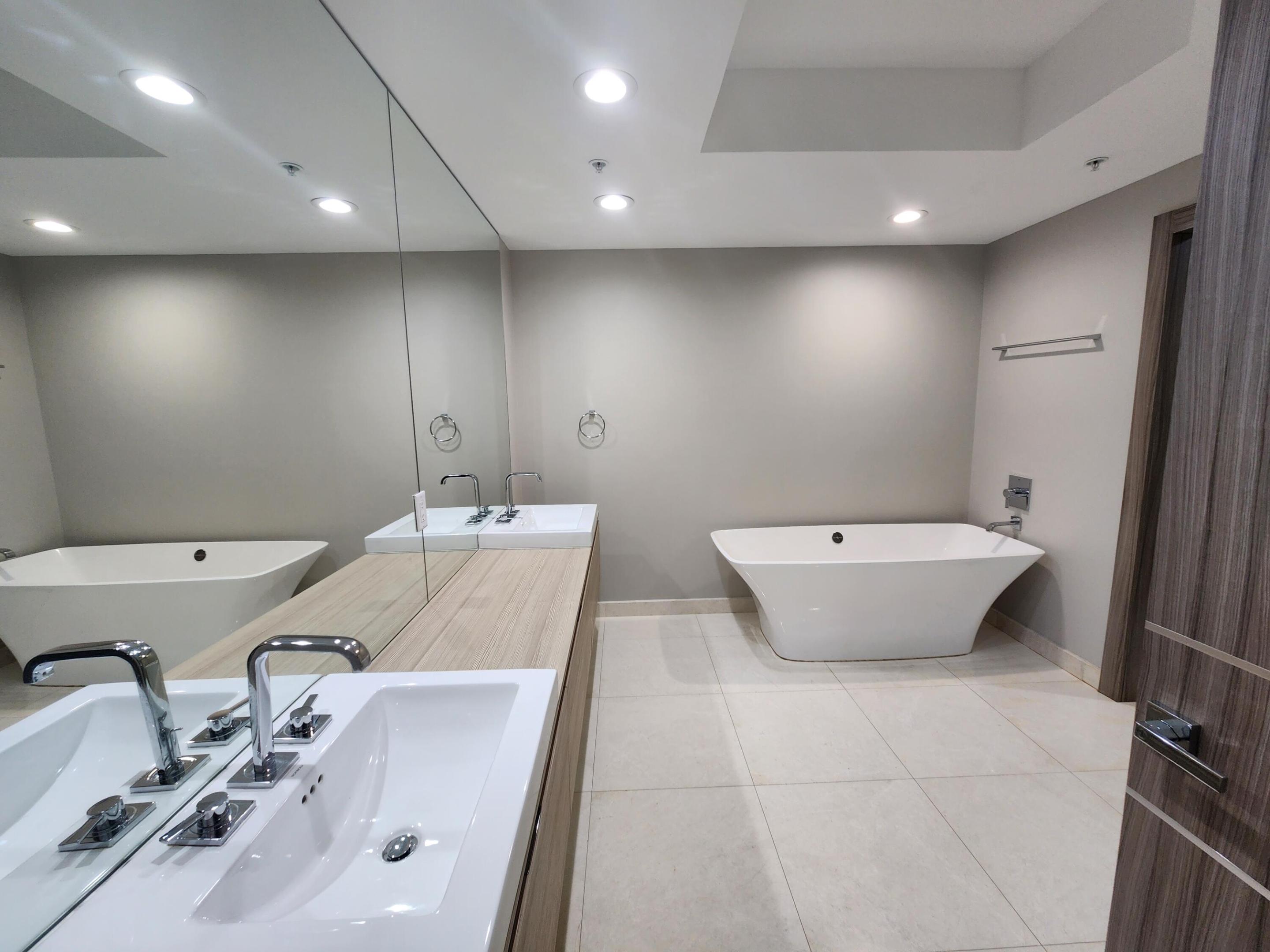 17301 Biscayne #1202, North Miami Beach FL 33160