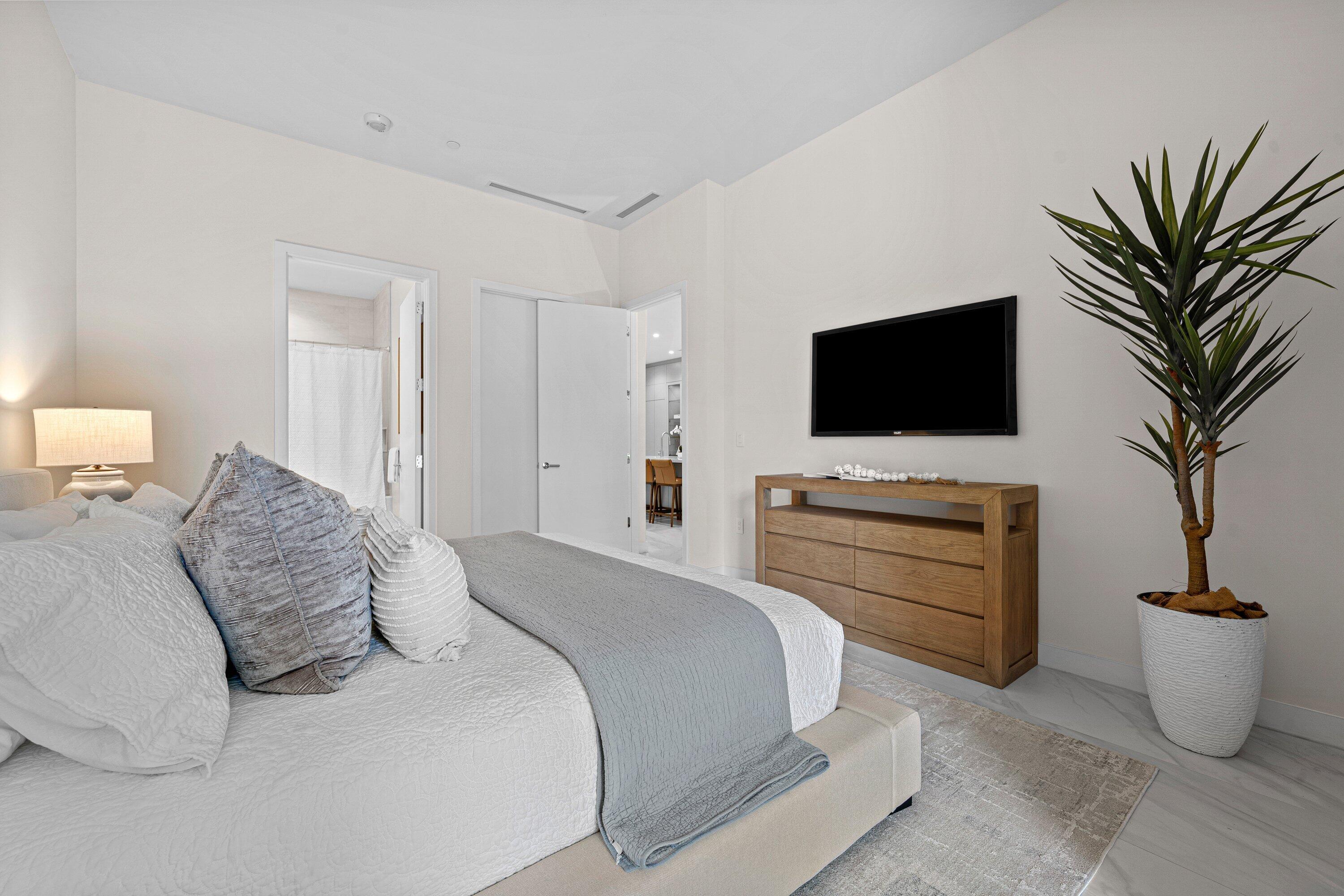 220 SE Mizner #102, Boca Raton FL 33432