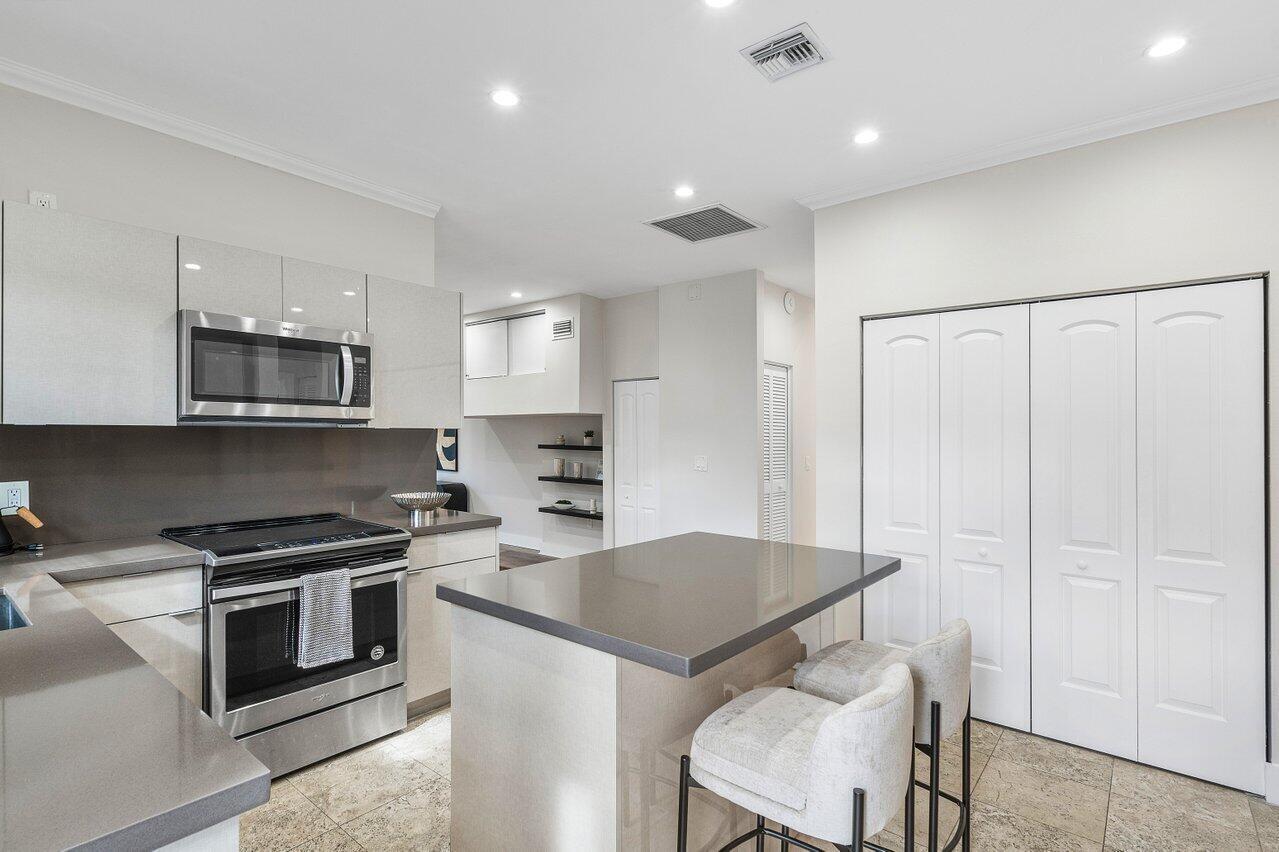 200 NE 2nd, Boca Raton FL 33432