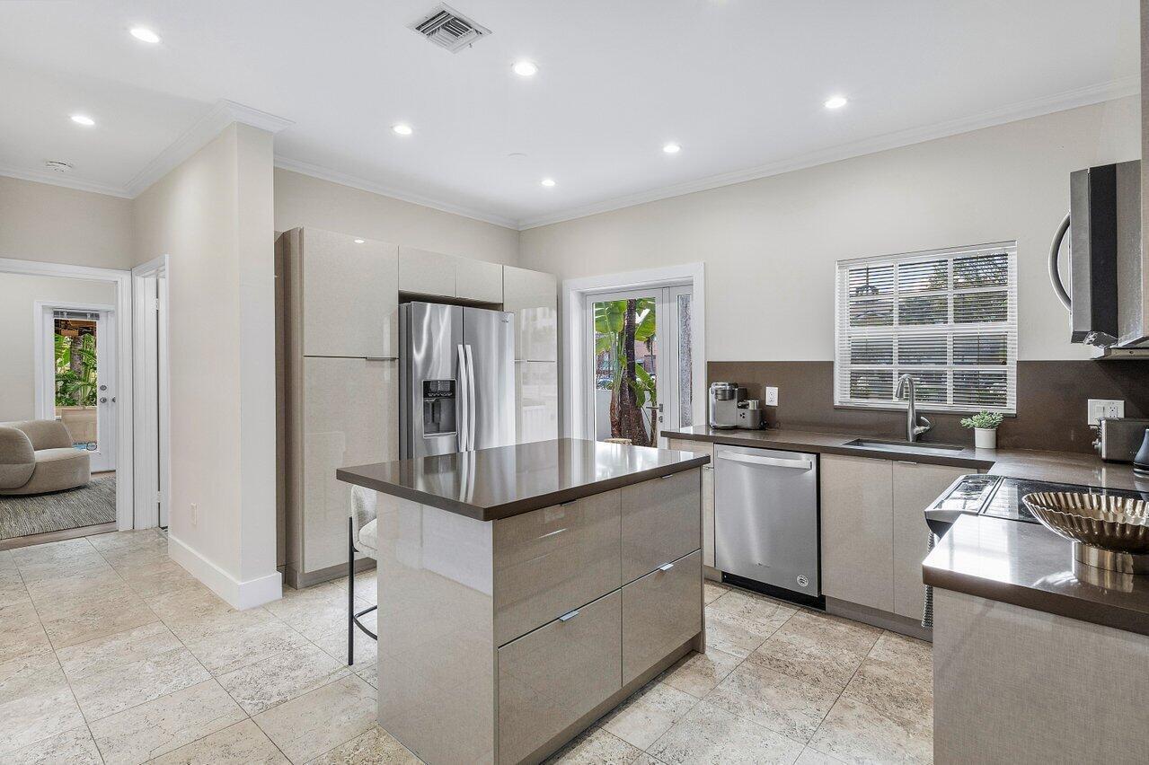 200 NE 2nd, Boca Raton FL 33432