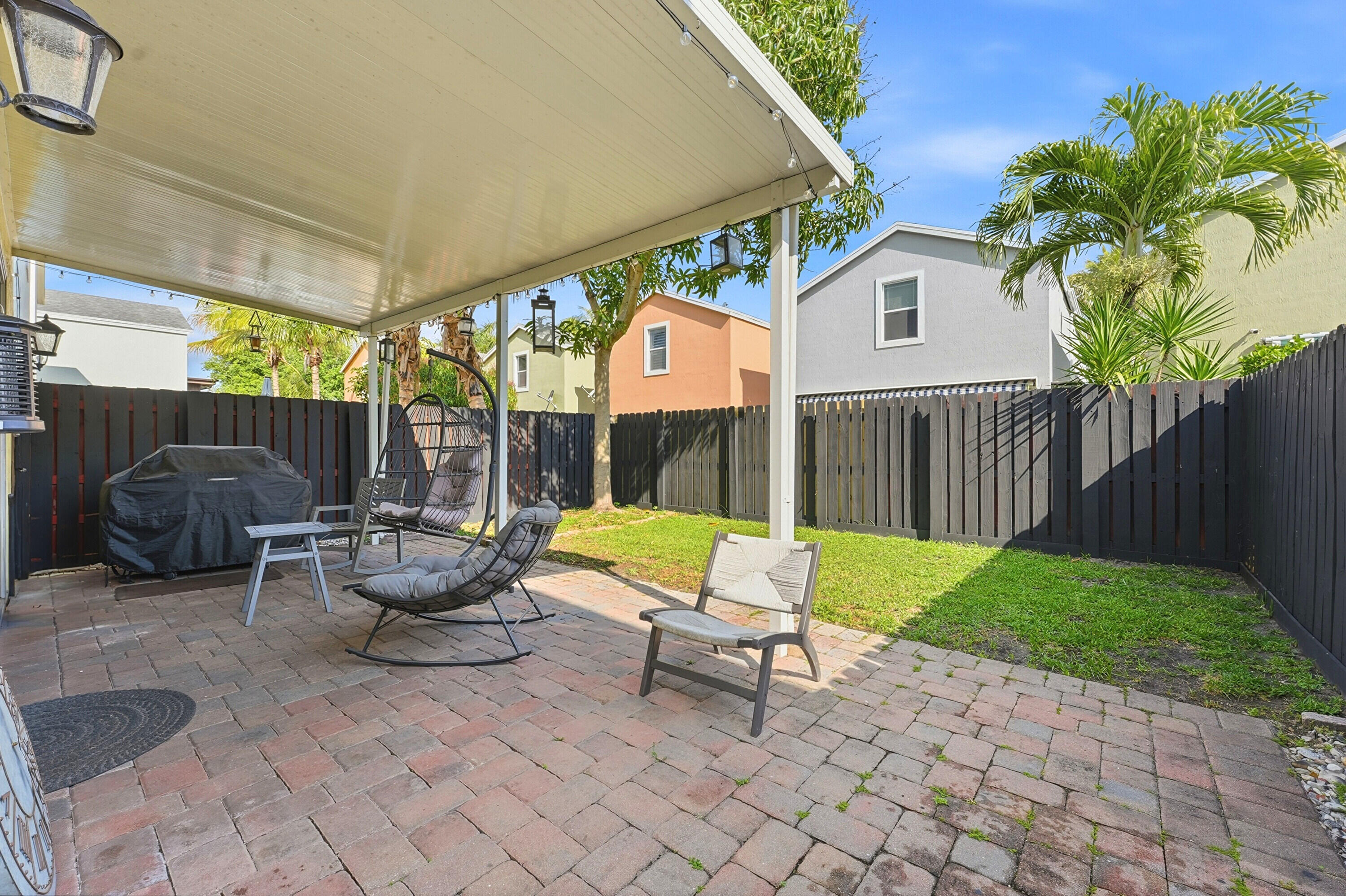 3221 John's, Palm Springs FL 33461