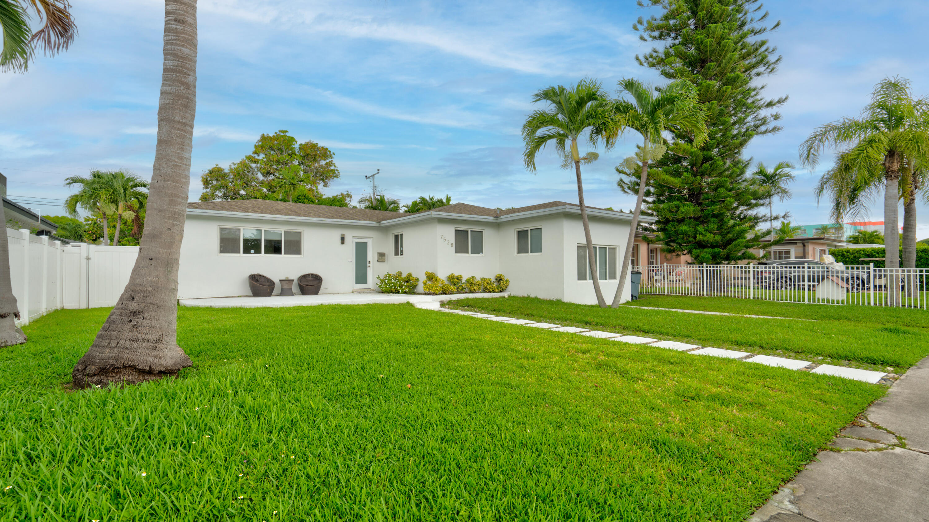 7528 Buccaneer, North Bay Village FL 33141