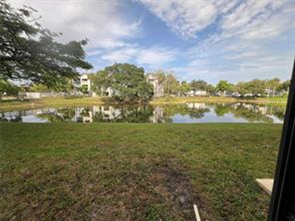8040 Hampton #104, North Lauderdale FL 33068