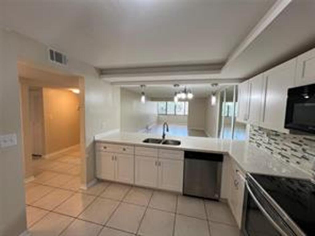 8040 Hampton #104, North Lauderdale FL 33068