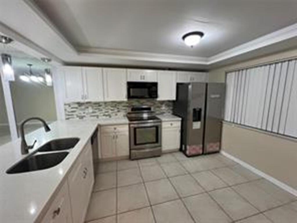 8040 Hampton #104, North Lauderdale FL 33068