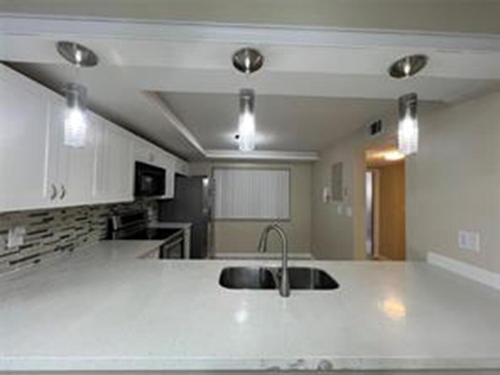 8040 Hampton #104, North Lauderdale FL 33068