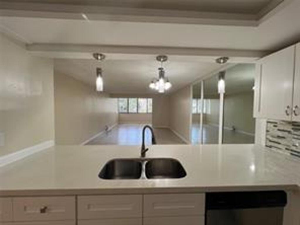 8040 Hampton #104, North Lauderdale FL 33068