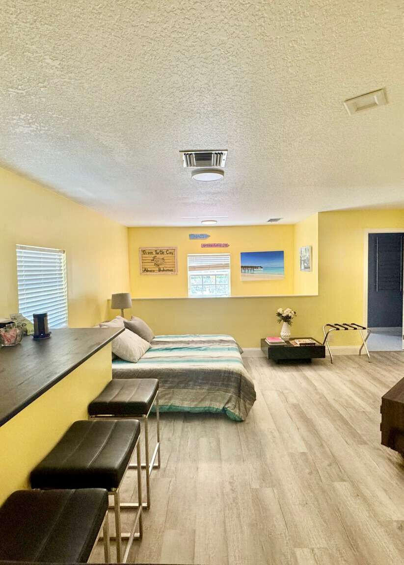 233 Pershing, West Palm Beach FL 33401
