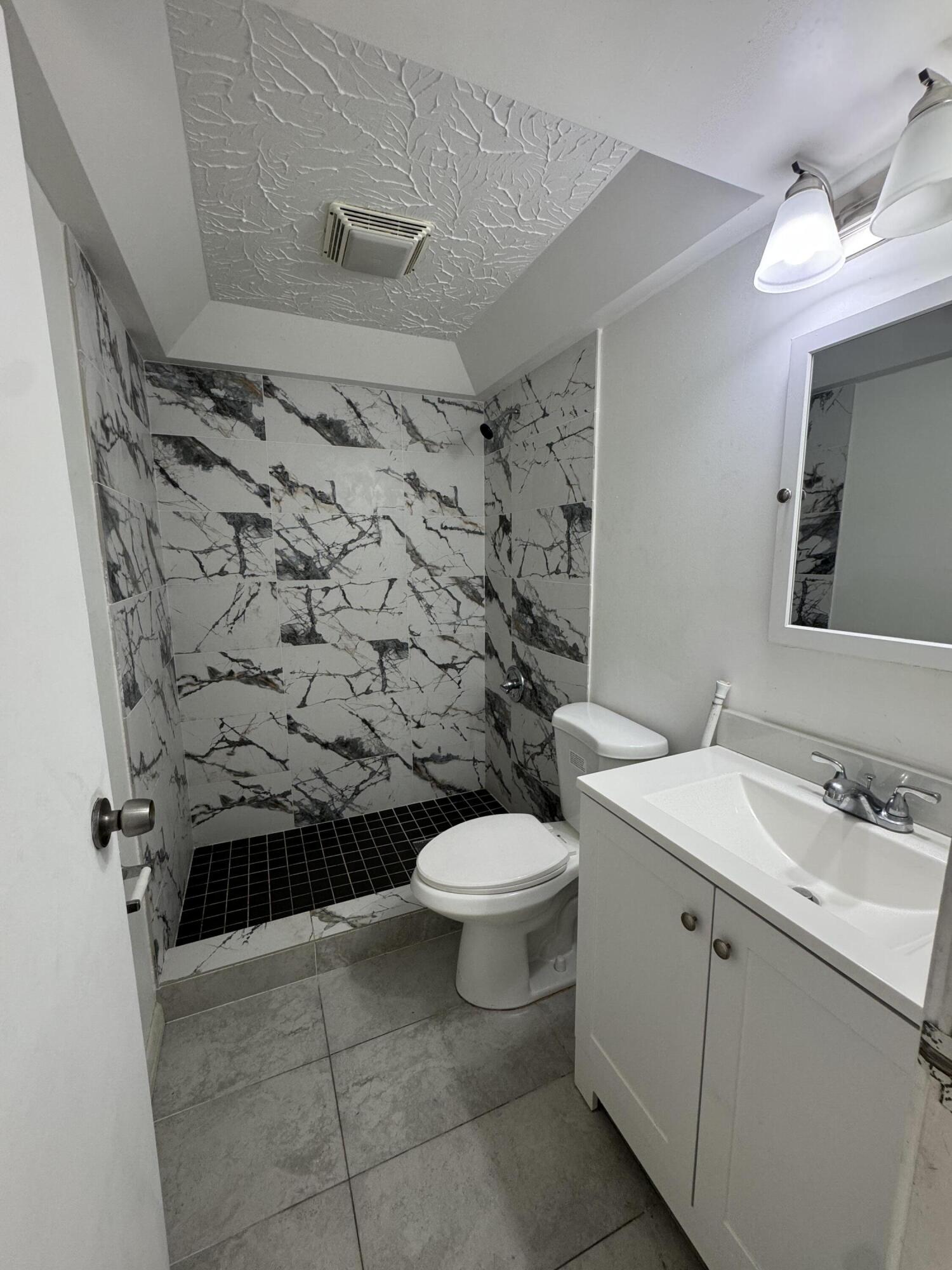7816 NW 70th, Tamarac FL 33321
